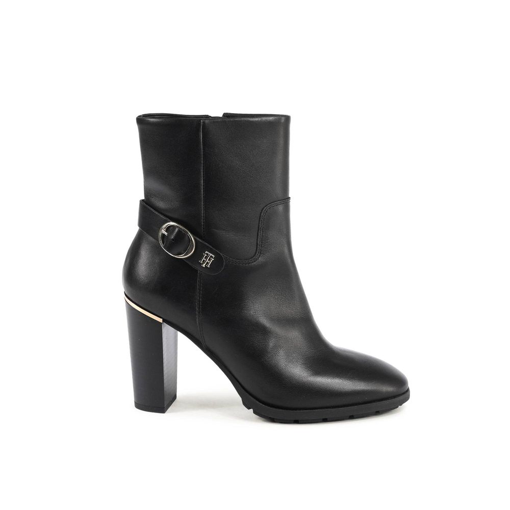 Bottes en cuir noir Tommy Hilfiger pour la cheville, élégantes et confortables, avec boucle décorative sur le côté.