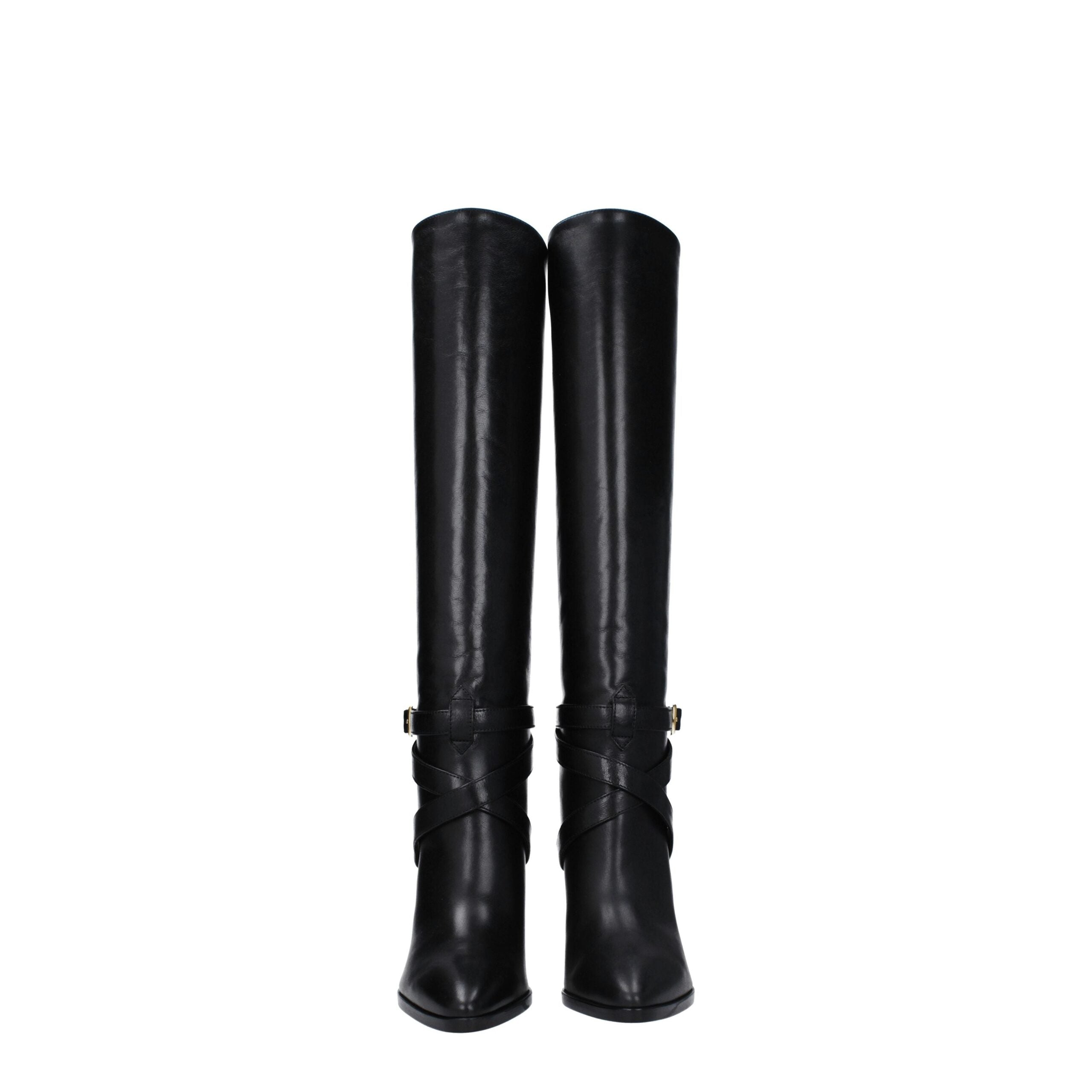 Bottes en cuir noir à talons hauts de la marque Celine, élégantes et sophistiquées, visibles sur l'image.