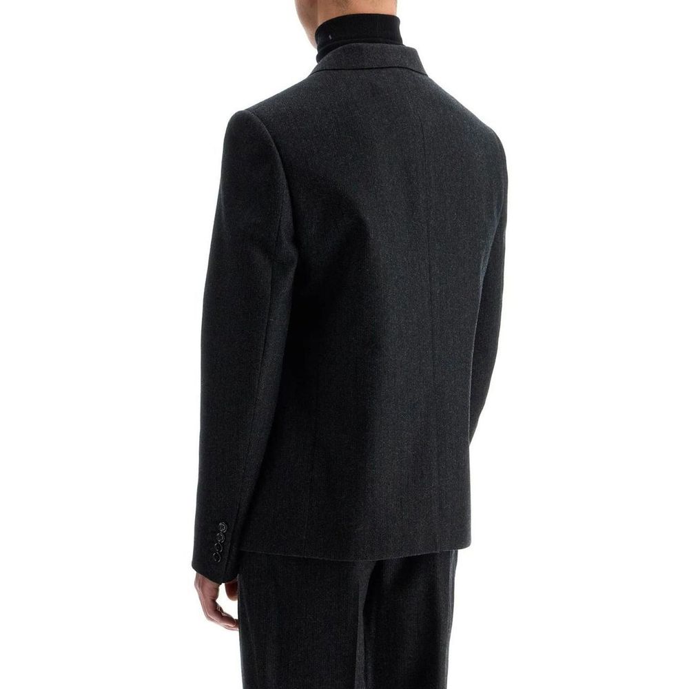 Veste blazer en laine grise de Celine, coupe élégante et classique, portée sur un fond neutre.