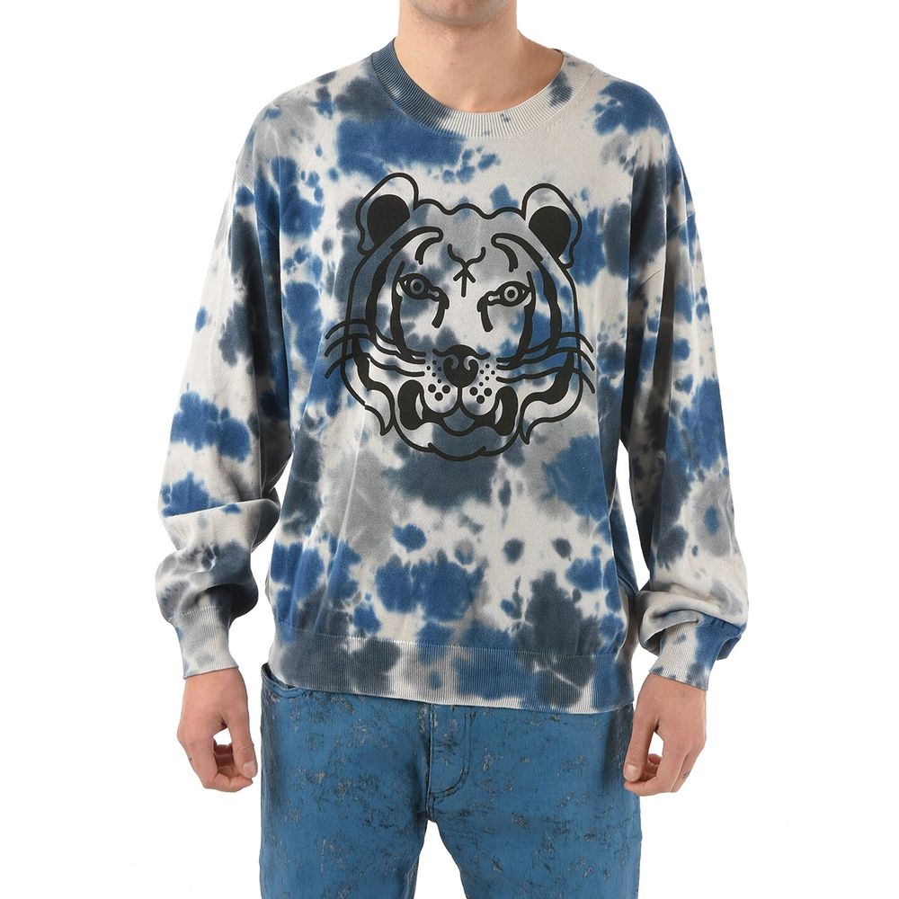 Sweatshirt gris en coton de la marque Kenzo, coupe décontractée et design épuré, portée sur un mannequin.