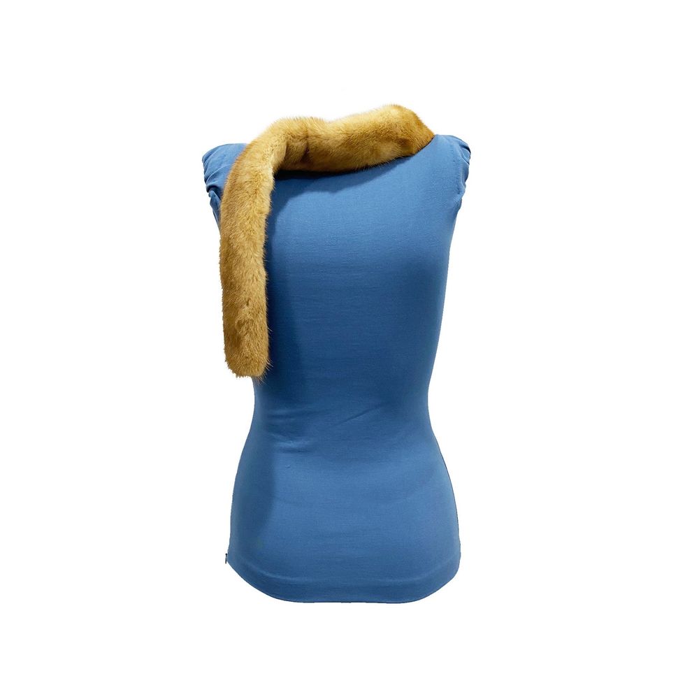 Débardeur en viscose bleue de Dsquared², tissu léger et fluide, porté de face sur un mannequin.