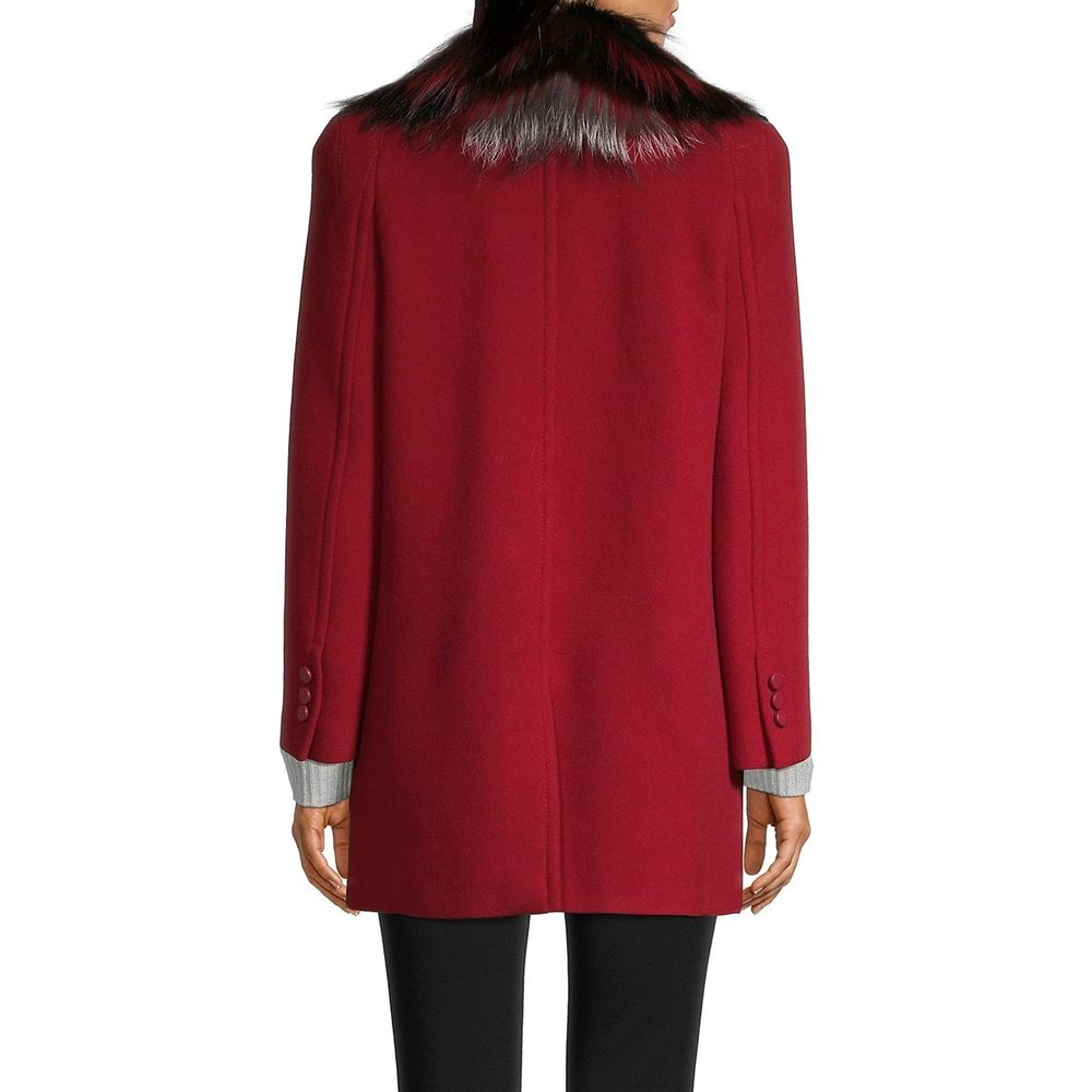 Manteau en laine vierge multicolore de Fendi, coupe élégante, avec détails colorés et texture douce visible sur l'image.
