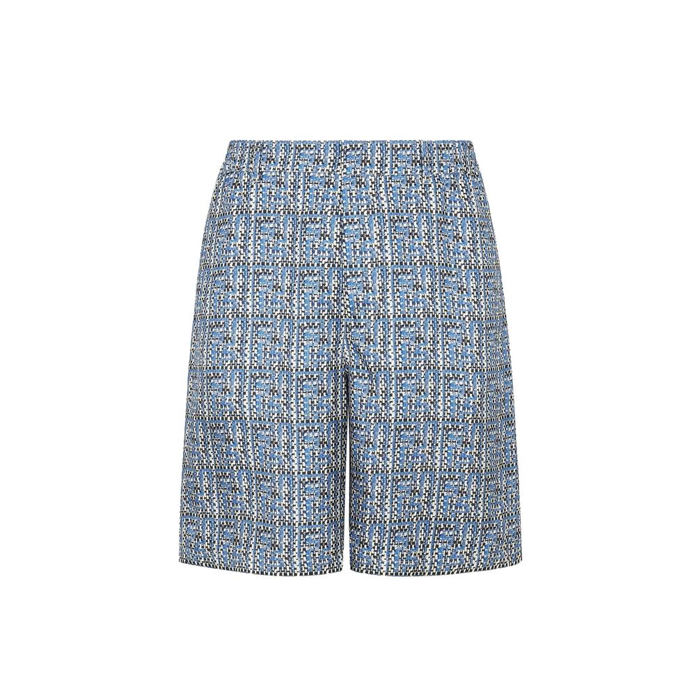 Jupe en soie bleue Fendi mi-longue, élégante et fluide, portée avec un style sophistiqué.