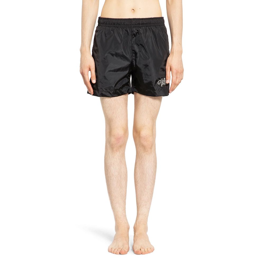 Shorts noirs en polyamide Givenchy, style élégant et moderne, avec détails visibles en tissu léger et ajusté.