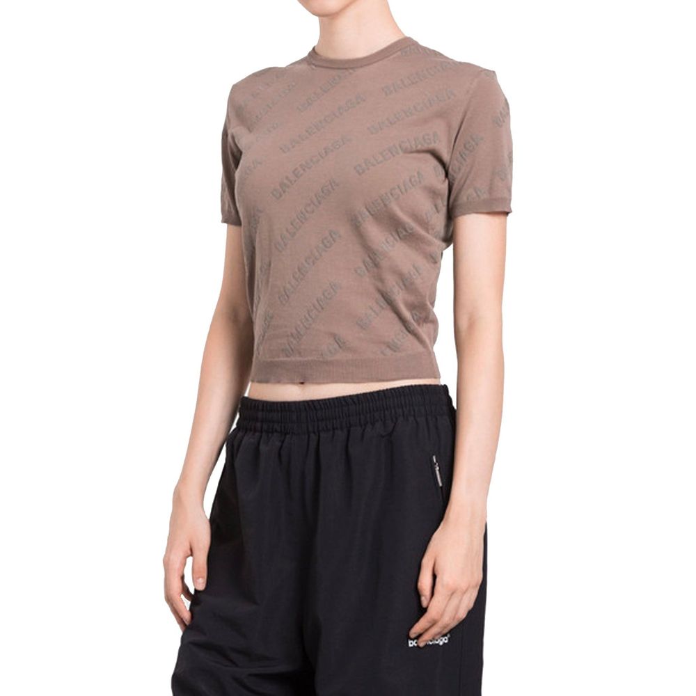 Débardeur en coton marron de Balenciaga, détail du tissu et coupe élégante sur un mannequin.