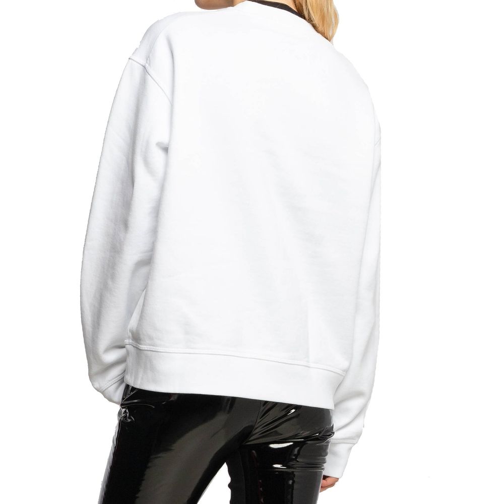 Sweat-shirt blanc en coton de la marque Dsquared², avec logo discret, porté sur un modèle.