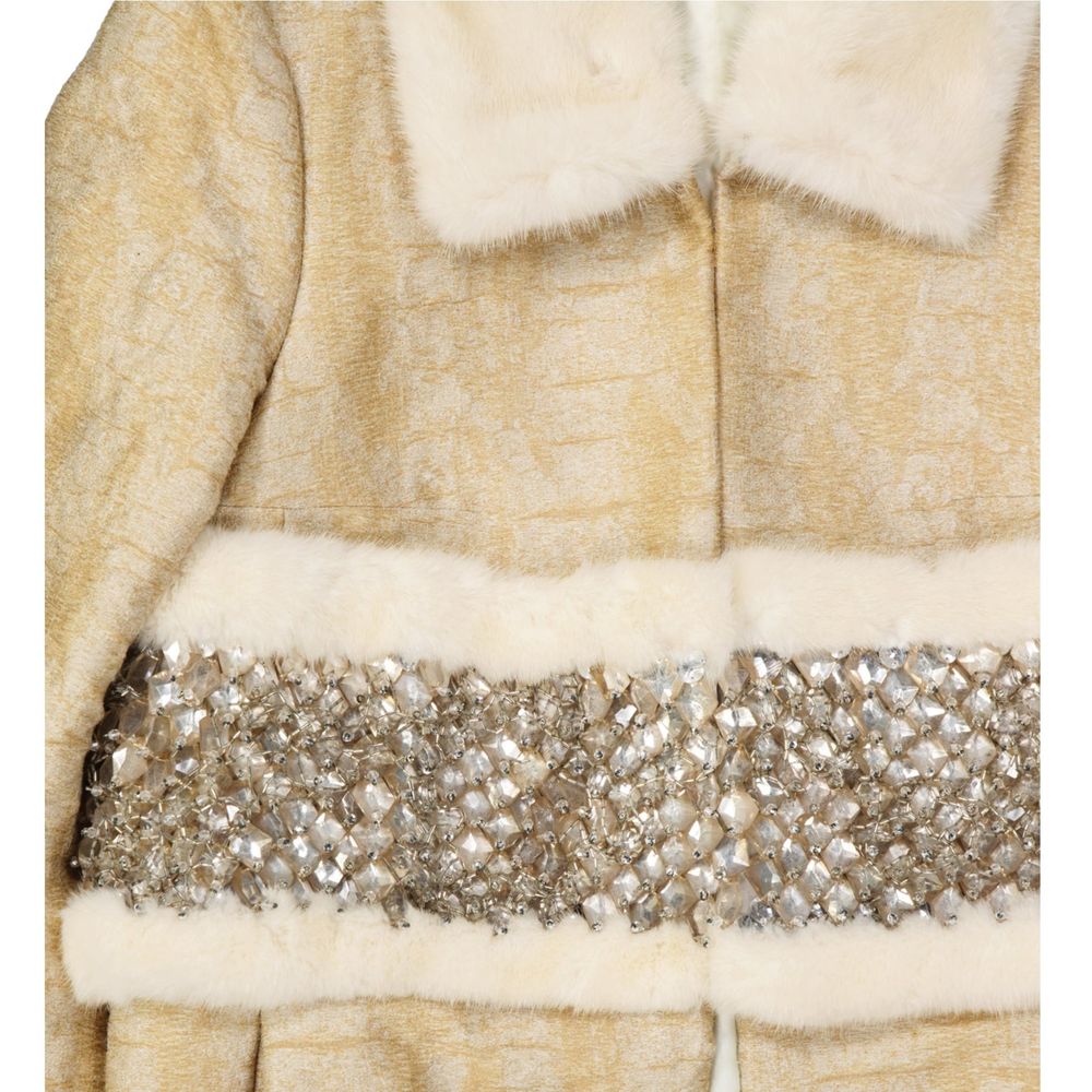 Manteau beige en polyamide de Dsquared², mode élégante avec coupe moderne, visible sur l’image.