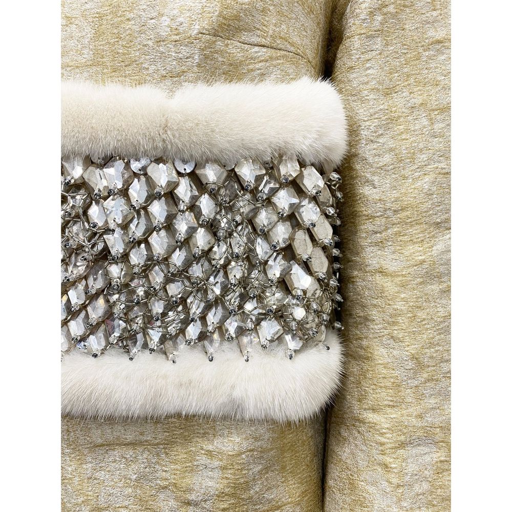 Manteau beige en polyamide de Dsquared², image montrant la coupe élégante et la texture du tissu léger.