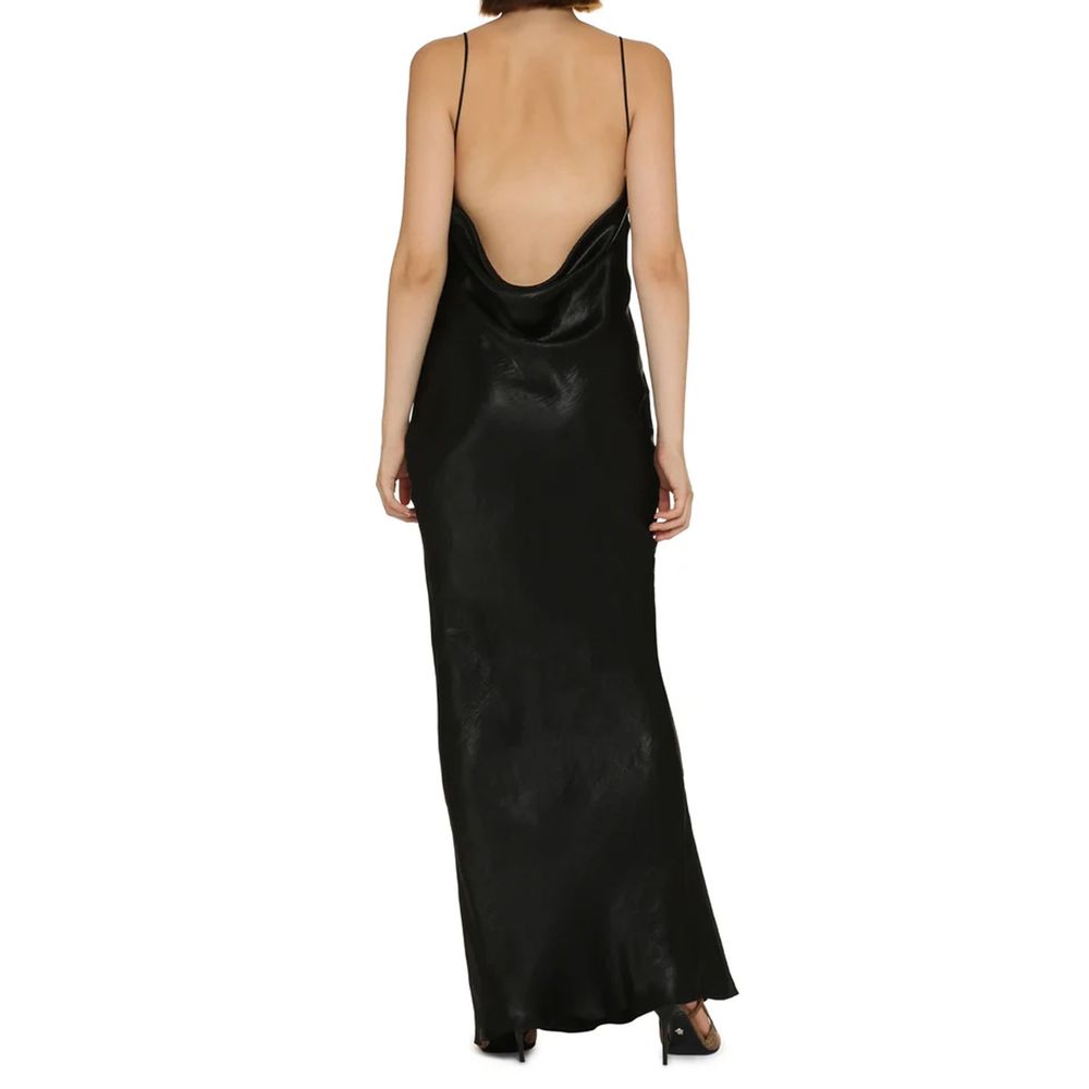 Robe décontractée en acétate noir de Saint Laurent, coupe élégante et moderne, portée avec style.