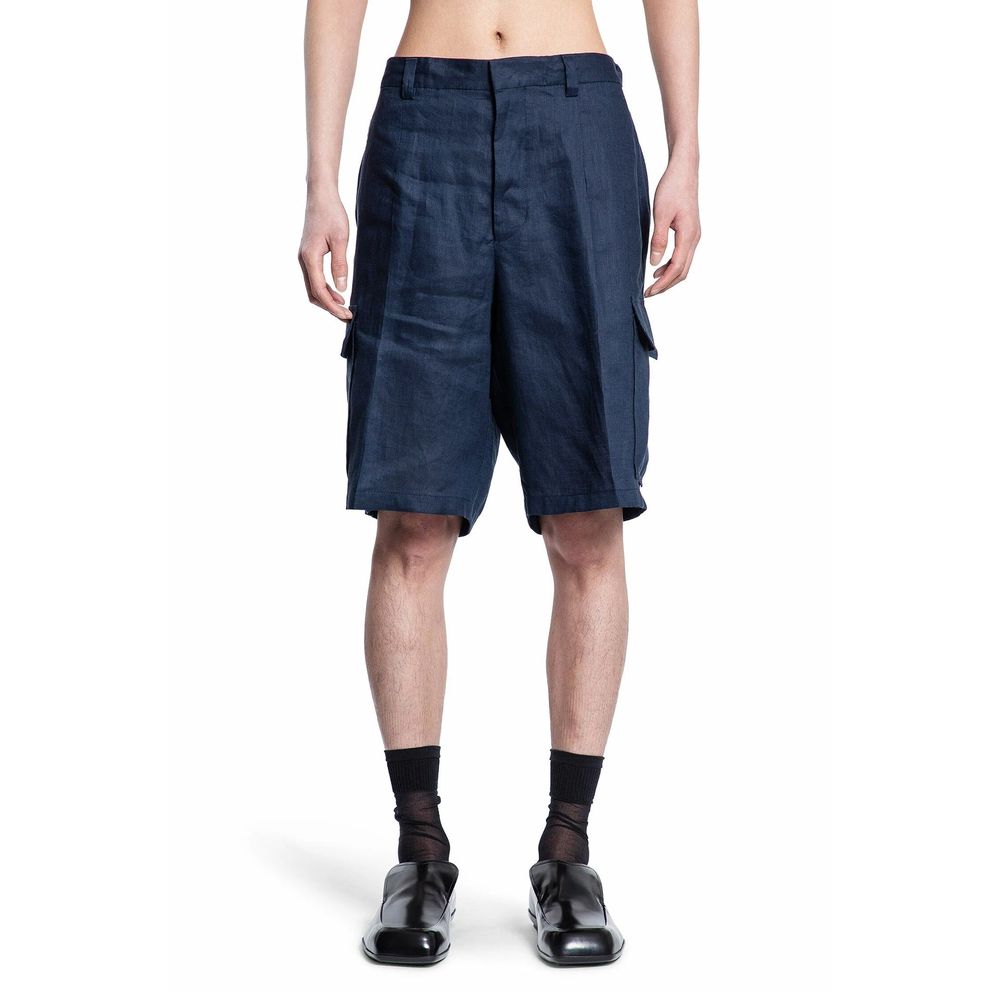 Shorts bermuda en lin bleu Prada, style décontracté avec logo Prada visible, parfait pour un look estival élégant.