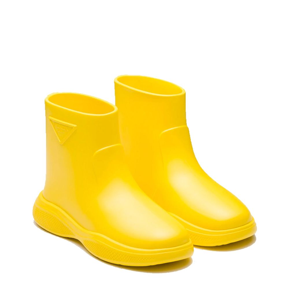 Bottes de pluie bicolores en caoutchouc Prada, style élégant et imperméable pour femmes, avec logo Prada visible.