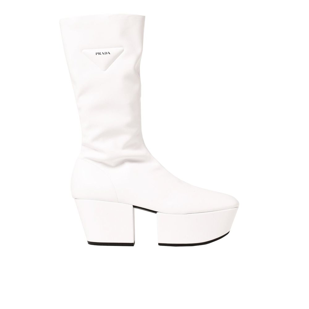 Bottes blanches en polyéthylène Prada à lacets, mode moderne et élégante avec semelle épaisse et design contemporain.