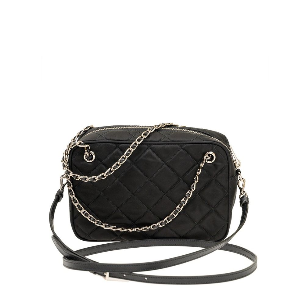 Sac à bandoulière en nylon noir Prada, style élégant, avec logo Prada visible, idéal pour un look moderne et pratique.