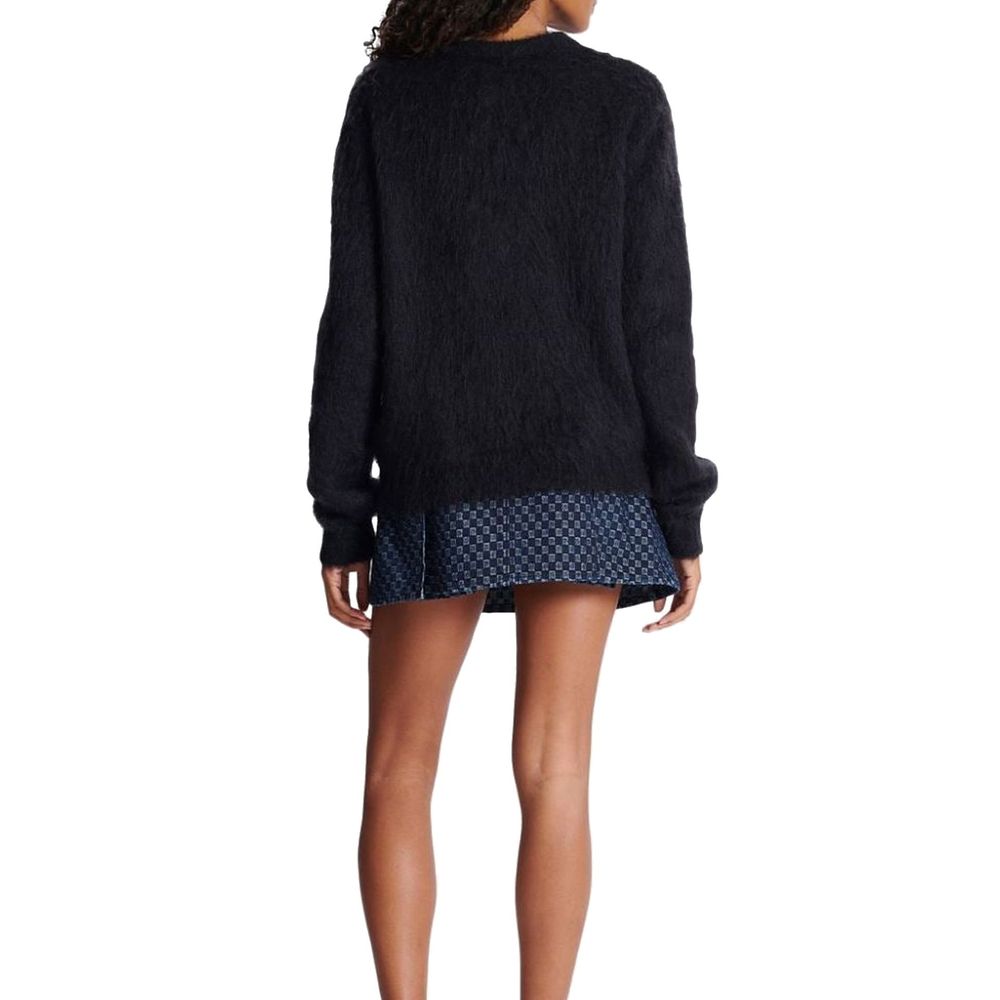 Sweat-shirt noir en mohair Balmain, porté, avec logo discret, tissu doux et confortable, mode élégante et sophistiquée.