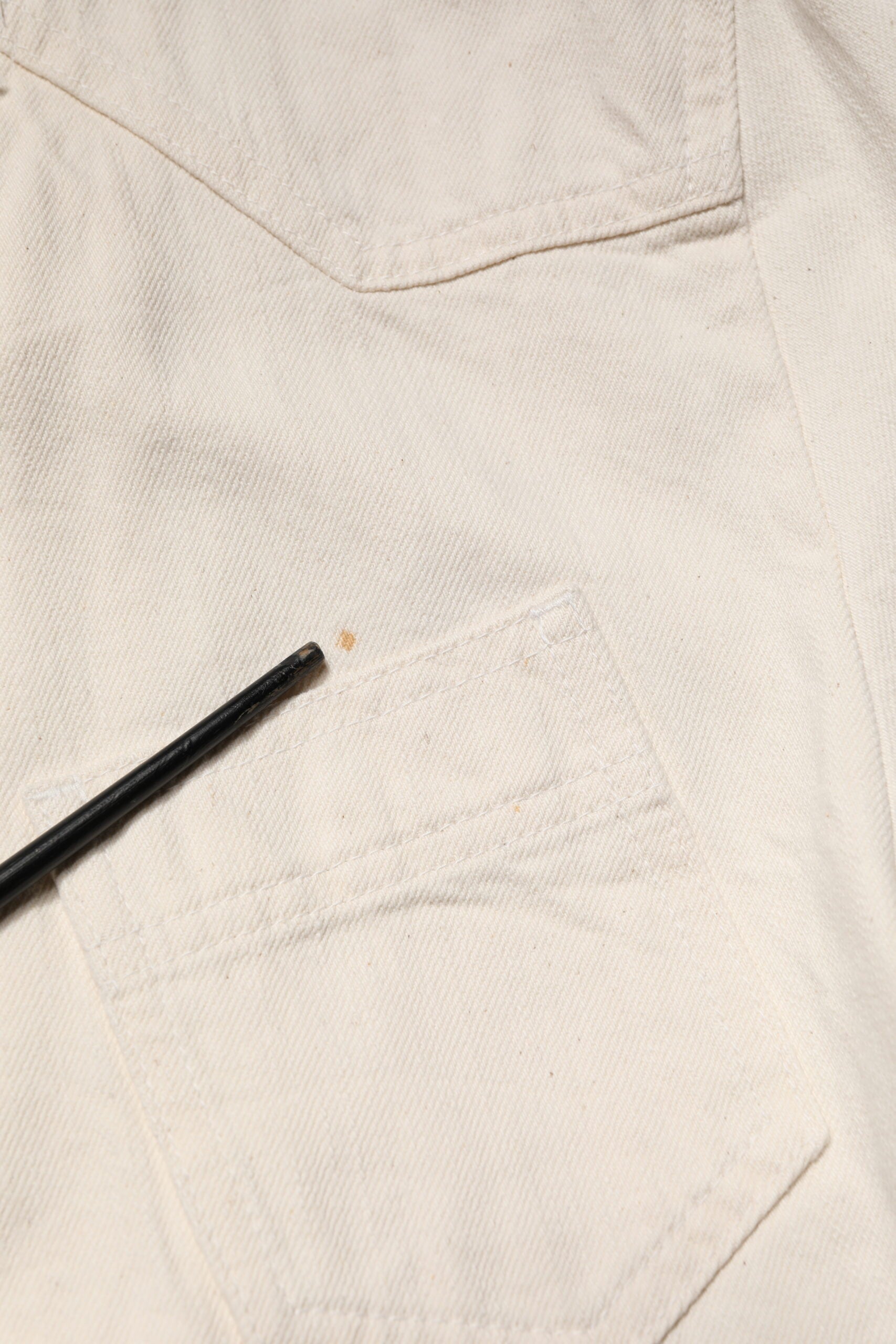 Veste en denim blanc cassé Dolce & Gabbana pour homme avec fermeture éclair complète, style blouson en coton.