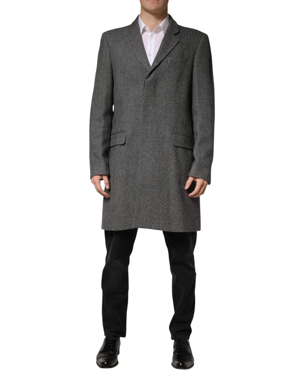 Manteau trench gris pour homme Dolce & Gabbana à simple-breast, veste élégante en tissu léger, côté porté.