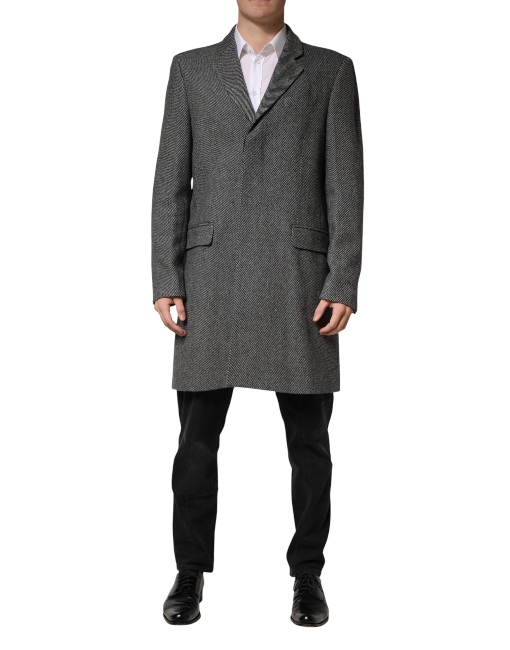 Manteau trench gris pour homme Dolce & Gabbana à simple-breast, veste élégante en tissu léger, côté porté.