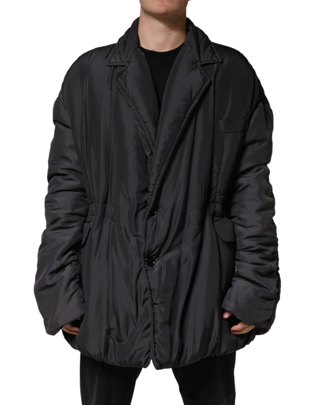 Parka matelassée en soie noire pour homme de Dolce & Gabbana, veste élégante et chaude avec capuche et design sophistiqué.