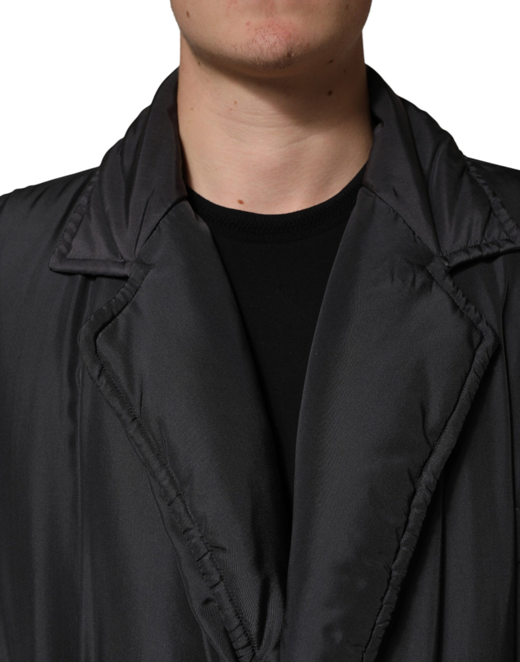 Doudoune noire en soie de Dolce & Gabbana pour homme, manteau chaud et élégant avec rembourrage.