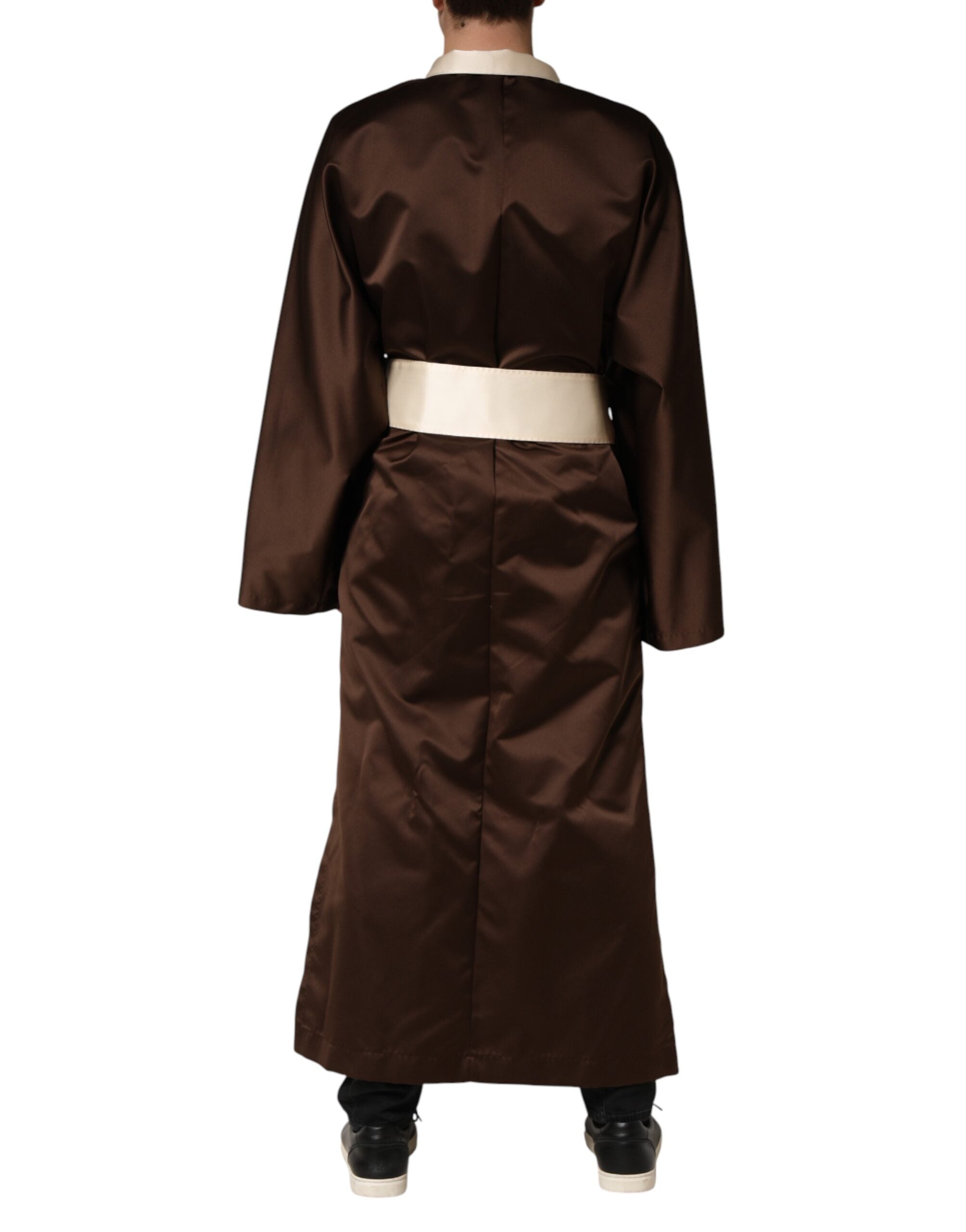 Peignoir Dolce & Gabbana marron et crème, veste de bain ample avec ceinture, en tissu doux et élégant.