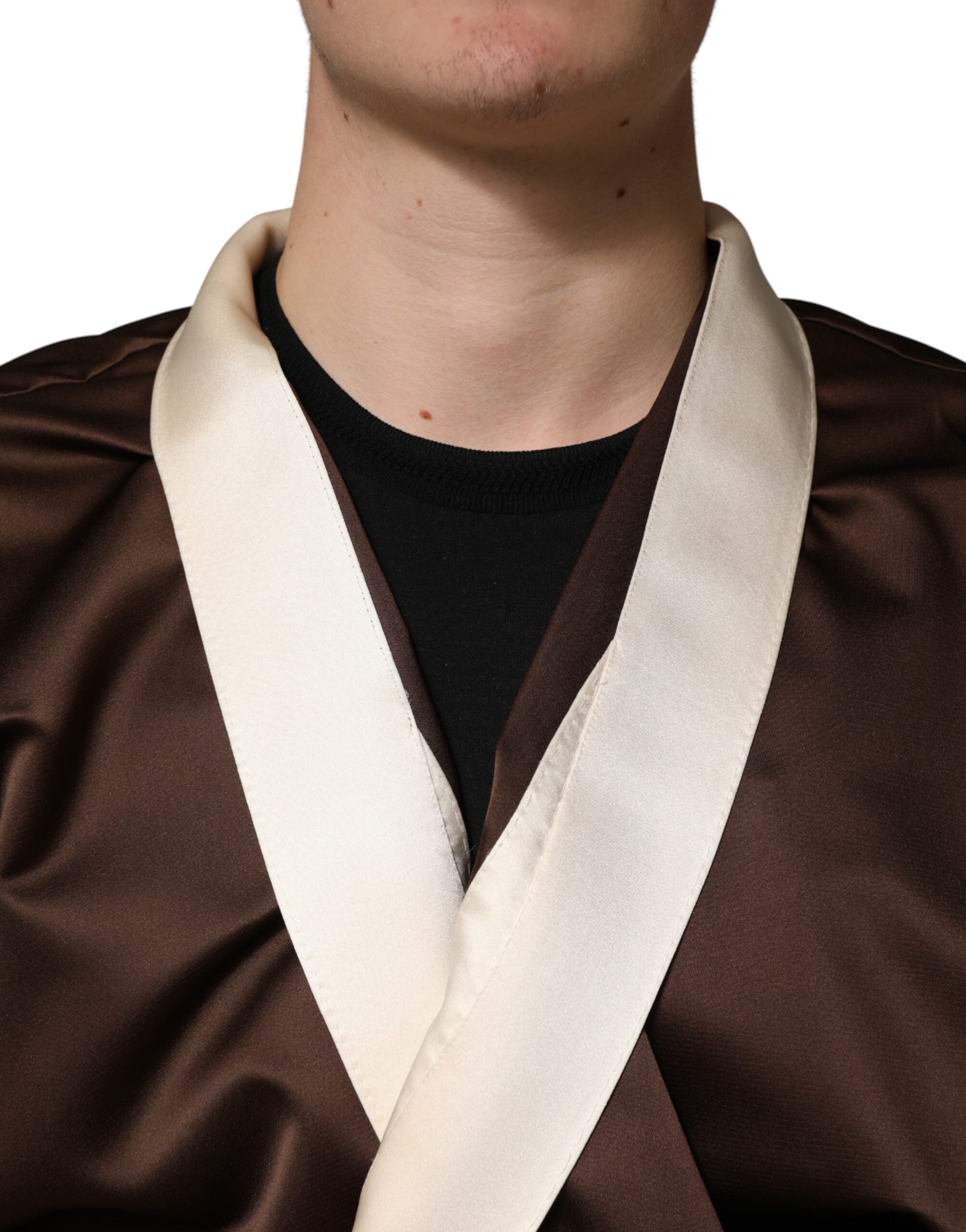 Peignoir Dolce & Gabbana marron crème en coton avec ceinture, veste de bain élégante et confortable, détails raffinés visibles.
