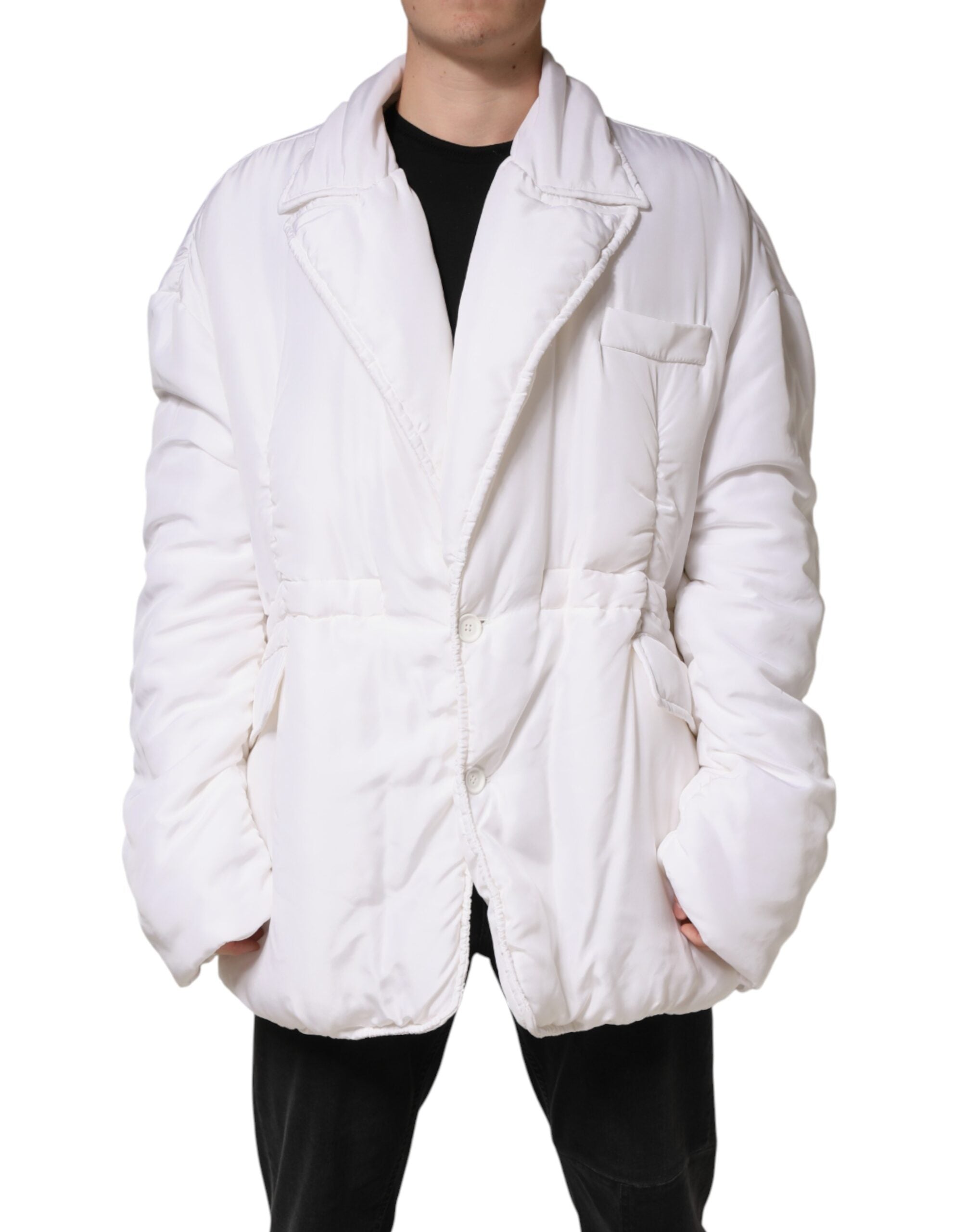 Manteau homme Dolce & Gabbana blanc en soie rembourrée, parka élégante avec capuche et fermeture zippée.