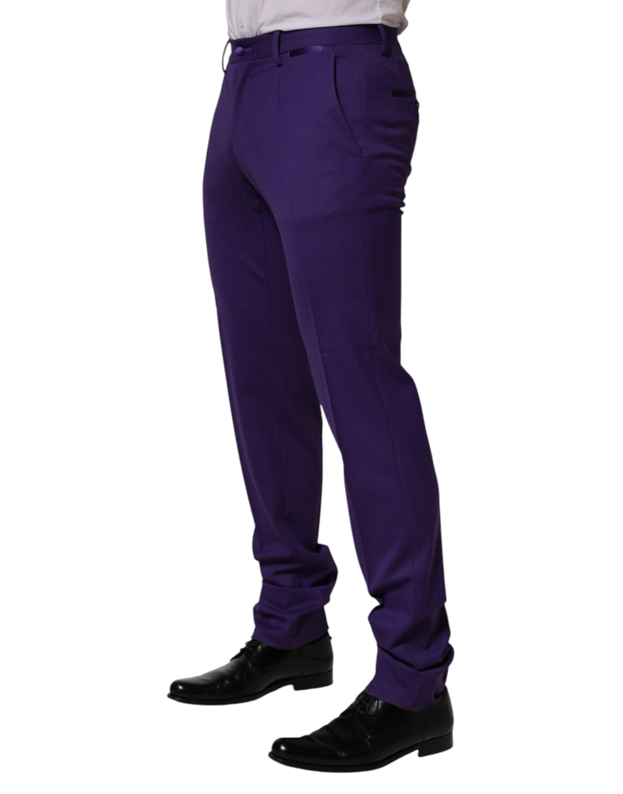 Pantalon homme Dolce & Gabbana en laine violette, coupe skinny, style élégant, visible sur le mannequin.