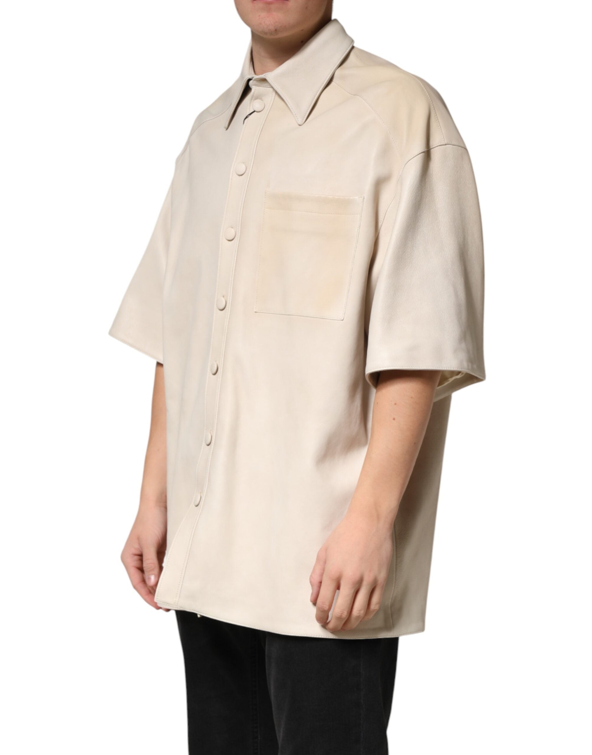 Chemise décontractée beige en cuir pour homme Dolce & Gabbana avec boutons, vue de face sur un fond neutre.