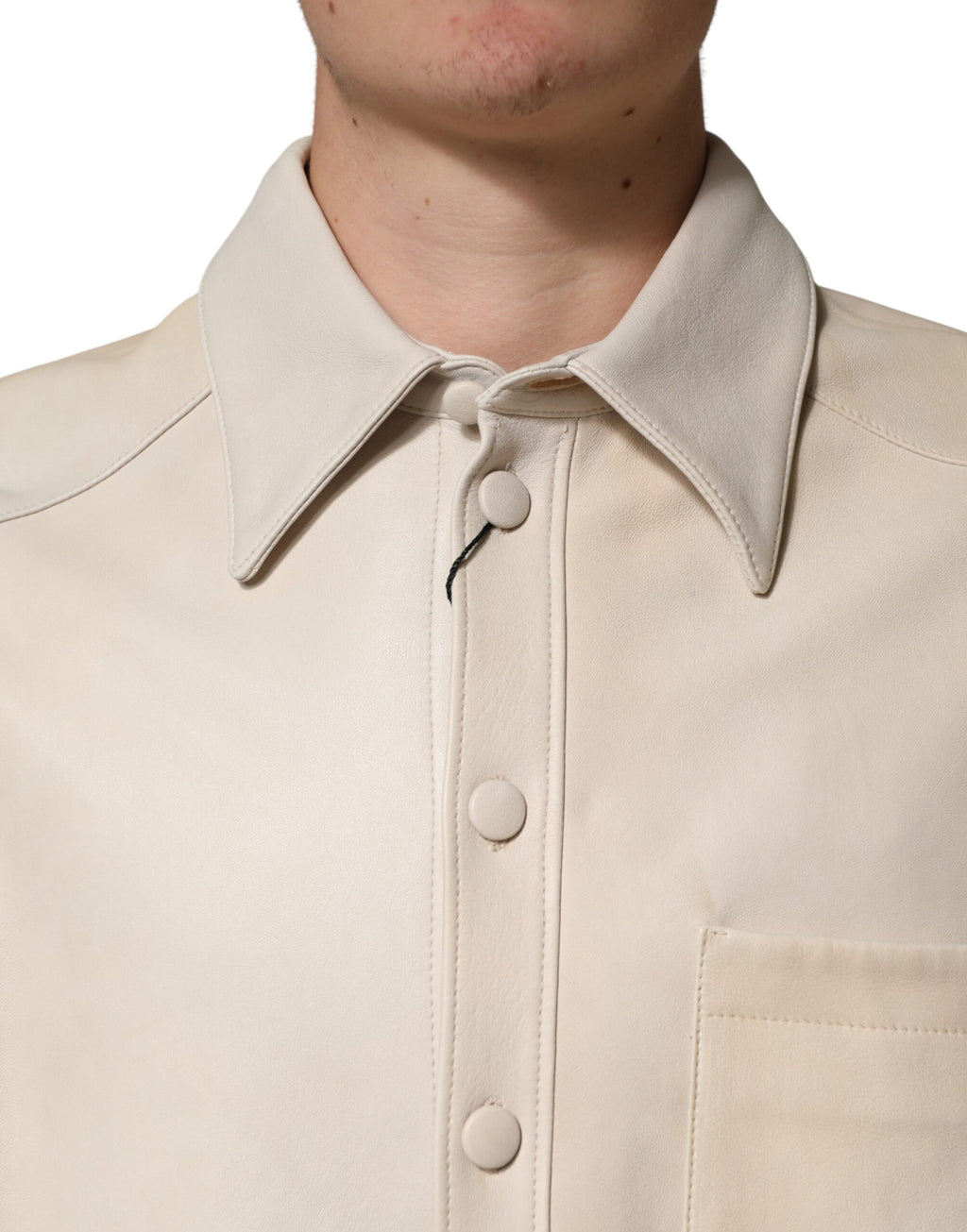 Chemise décontractée pour homme Dolce & Gabbana en cuir beige avec boutons, vue de face.