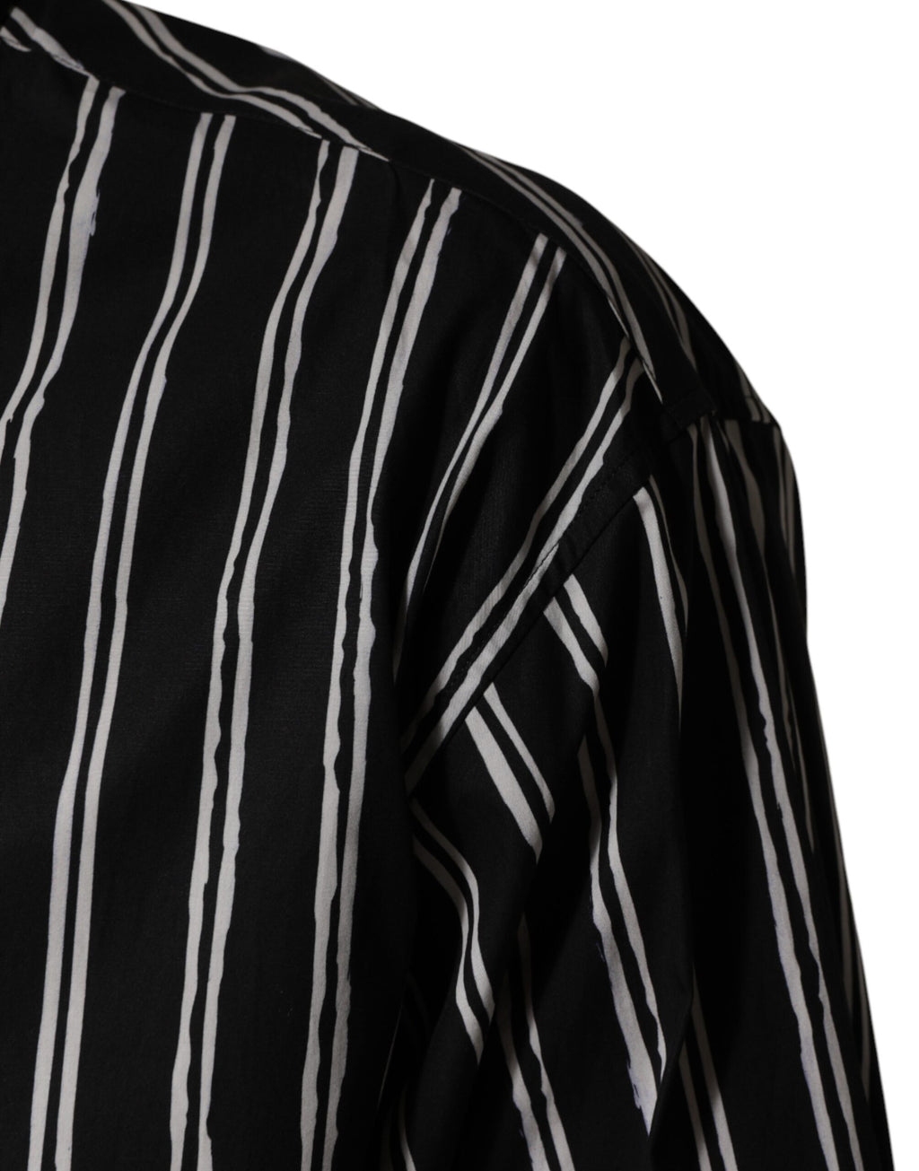 Chemise formelle pour homme Dolce & Gabbana en coton noir avec rayures blanches et noires, style élégant et sophistiqué.