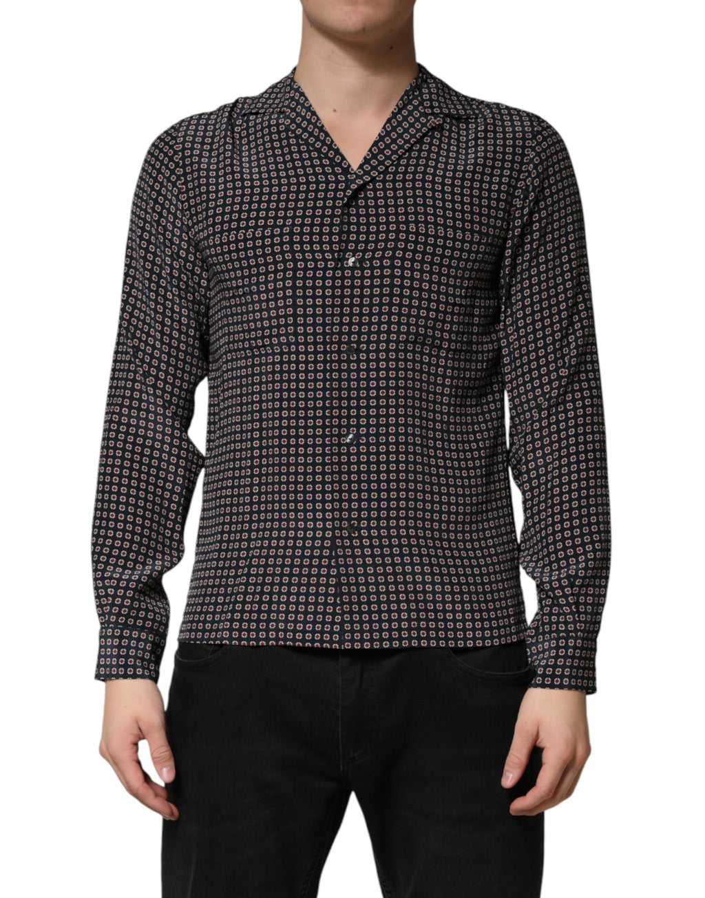 Chemise pour homme en soie noire à motifs de Dolce & Gabbana, boutonnière classique et design élégant.
