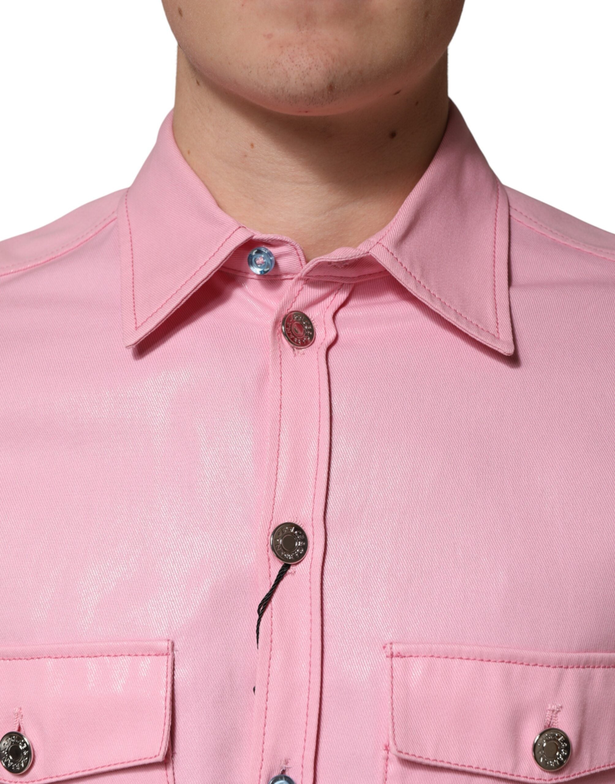 Chemise pour homme en coton rose de Dolce & Gabbana avec col, boutons et coupe classique, visible sur l'image.