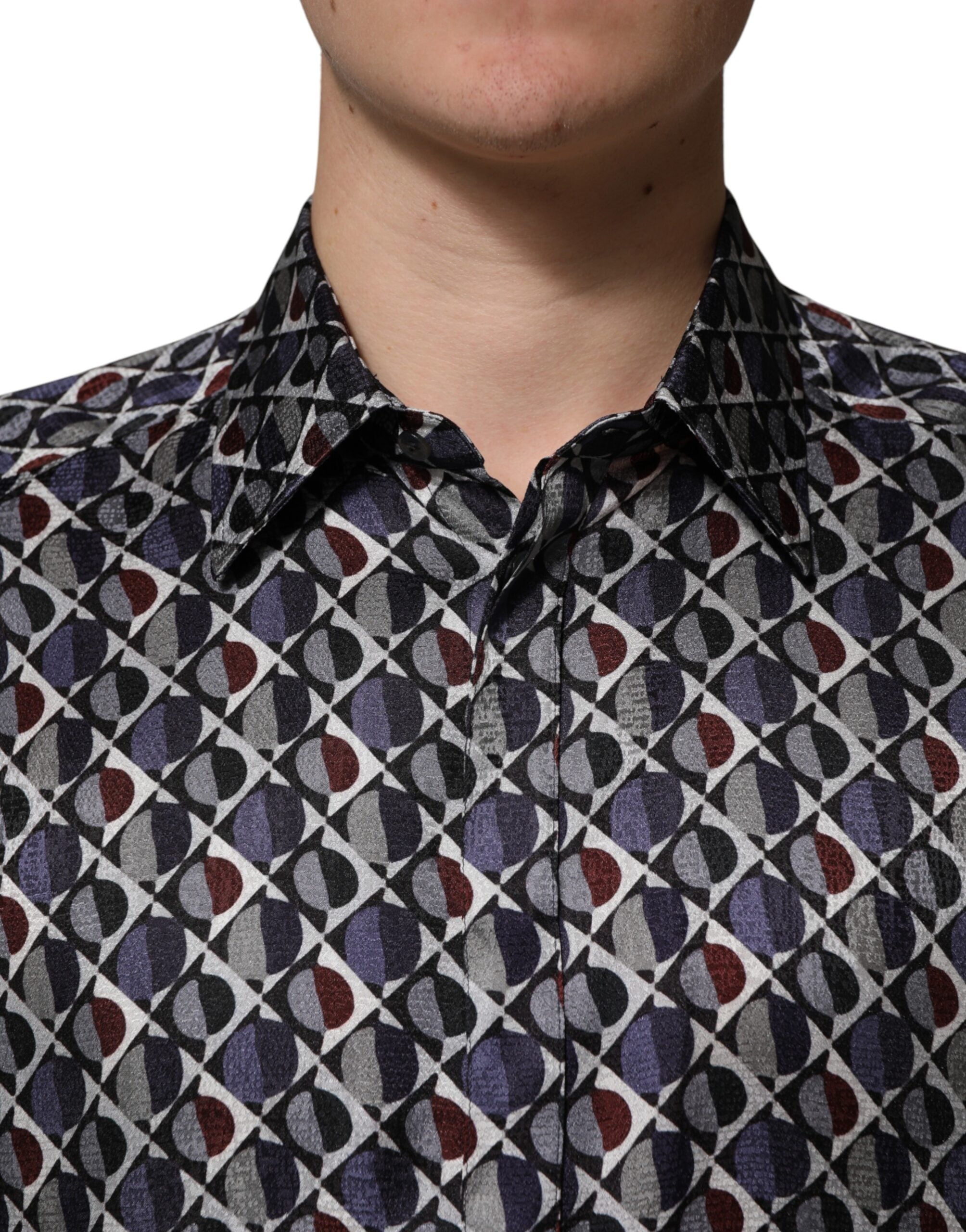 Chemise homme Dolce & Gabbana à col avec motif multicolore et détails dorés, style élégant et sophistiqué.