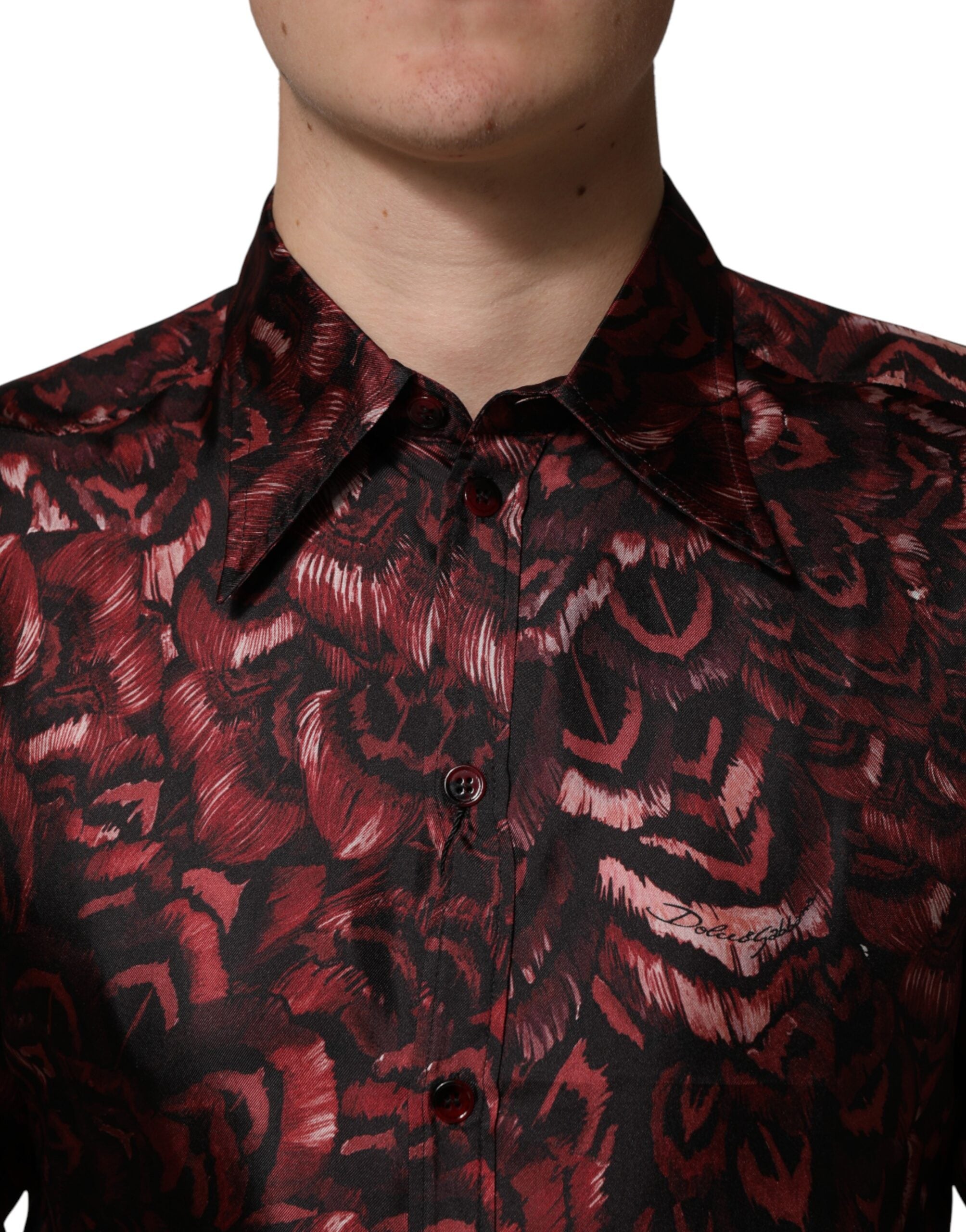 Chemise homme Dolce & Gabbana à col avec motif bordeaux, élégante et sophistiquée, en tissu de haute qualité.