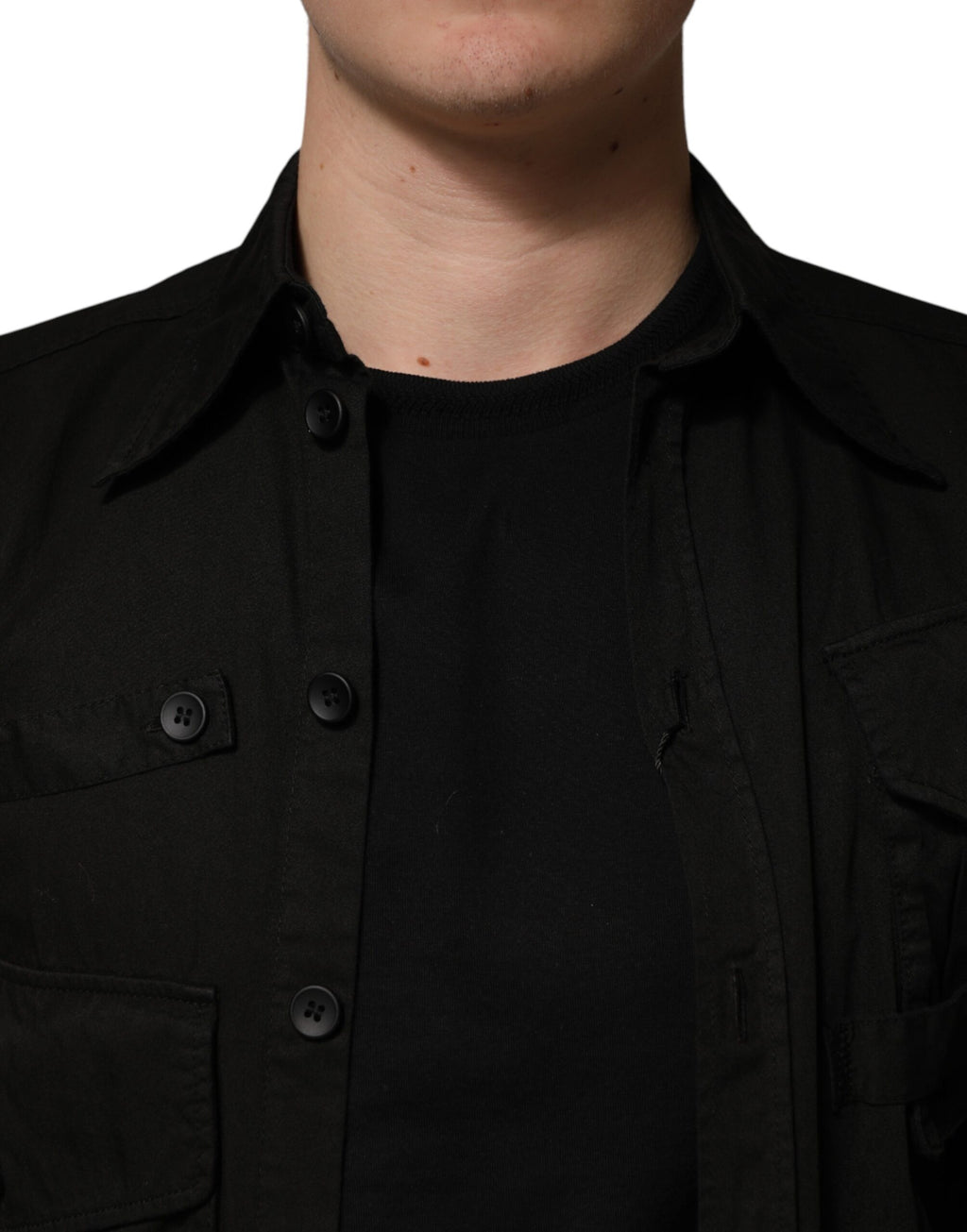 Chemise pour homme Dolce & Gabbana en coton noir avec col et boutons, vue de face.