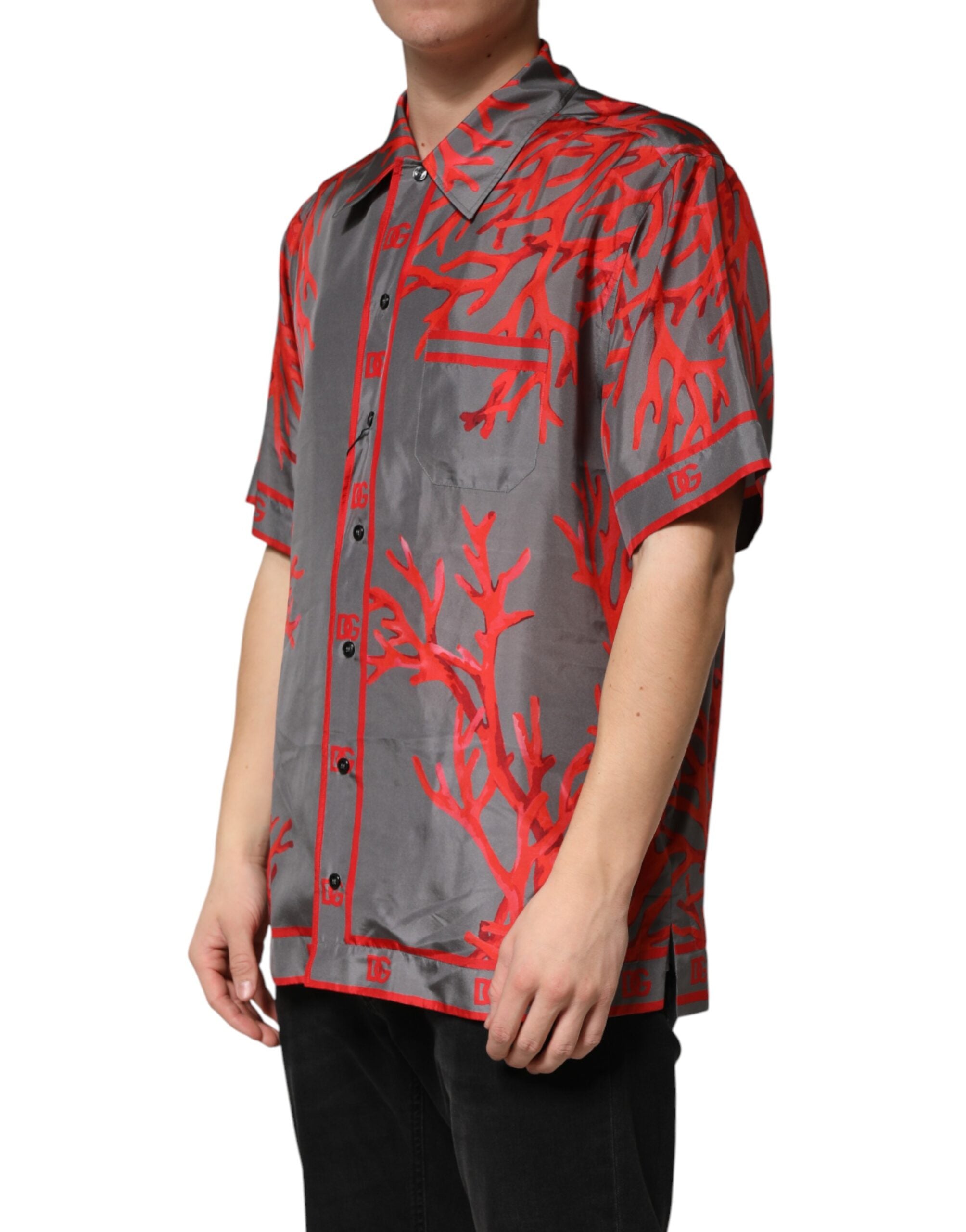 Chemise décontractée Dolce & Gabbana à manches courtes gris rouge avec motifs de coraux, style casual et élégant.