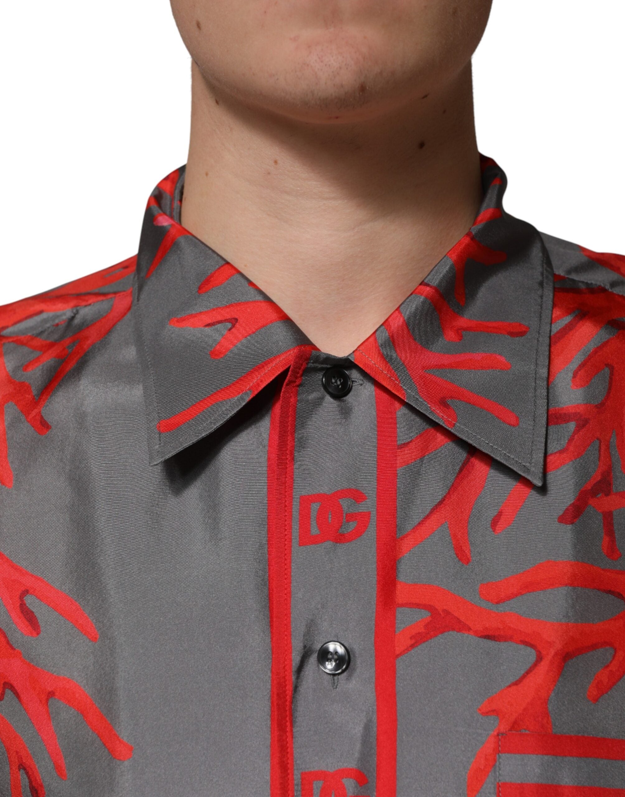 Chemise décontractée Dolce & Gabbana à manches courtes gris rouge avec motifs de coraux, style casual pour homme.