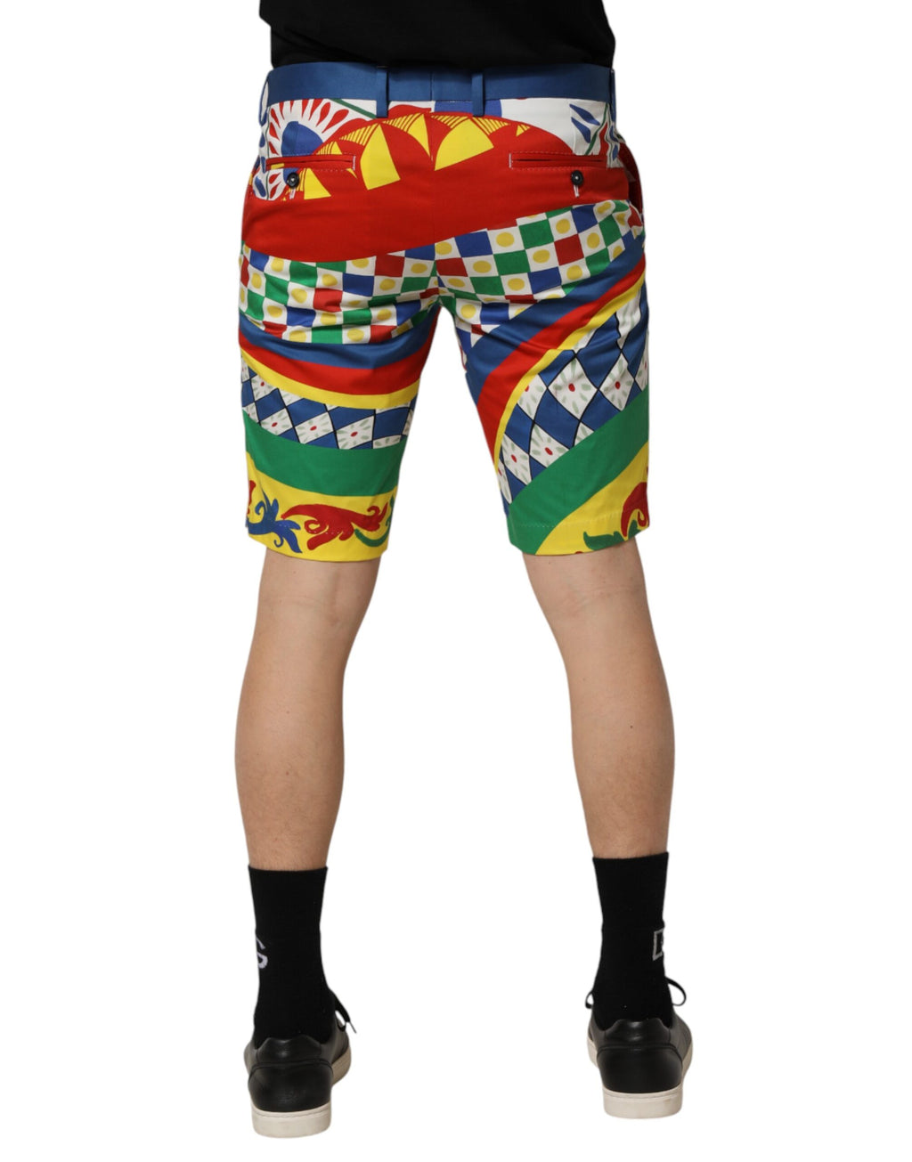 Shorts bermuda pour homme Dolce & Gabbana avec motif multicolore Carretto, tissu léger et style élégant.