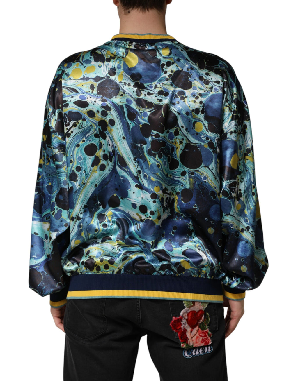 Pull en maille Dolce & Gabbana à motif marbre multicolore, doux et élégant, avec détails colorés et coupe confortable.