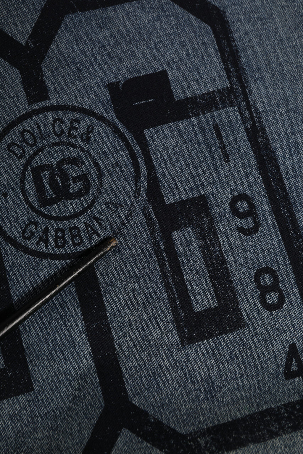 Sweat à capuche en coton bleu Dolce & Gabbana avec logo, pull confortable et tendance pour homme ou femme.