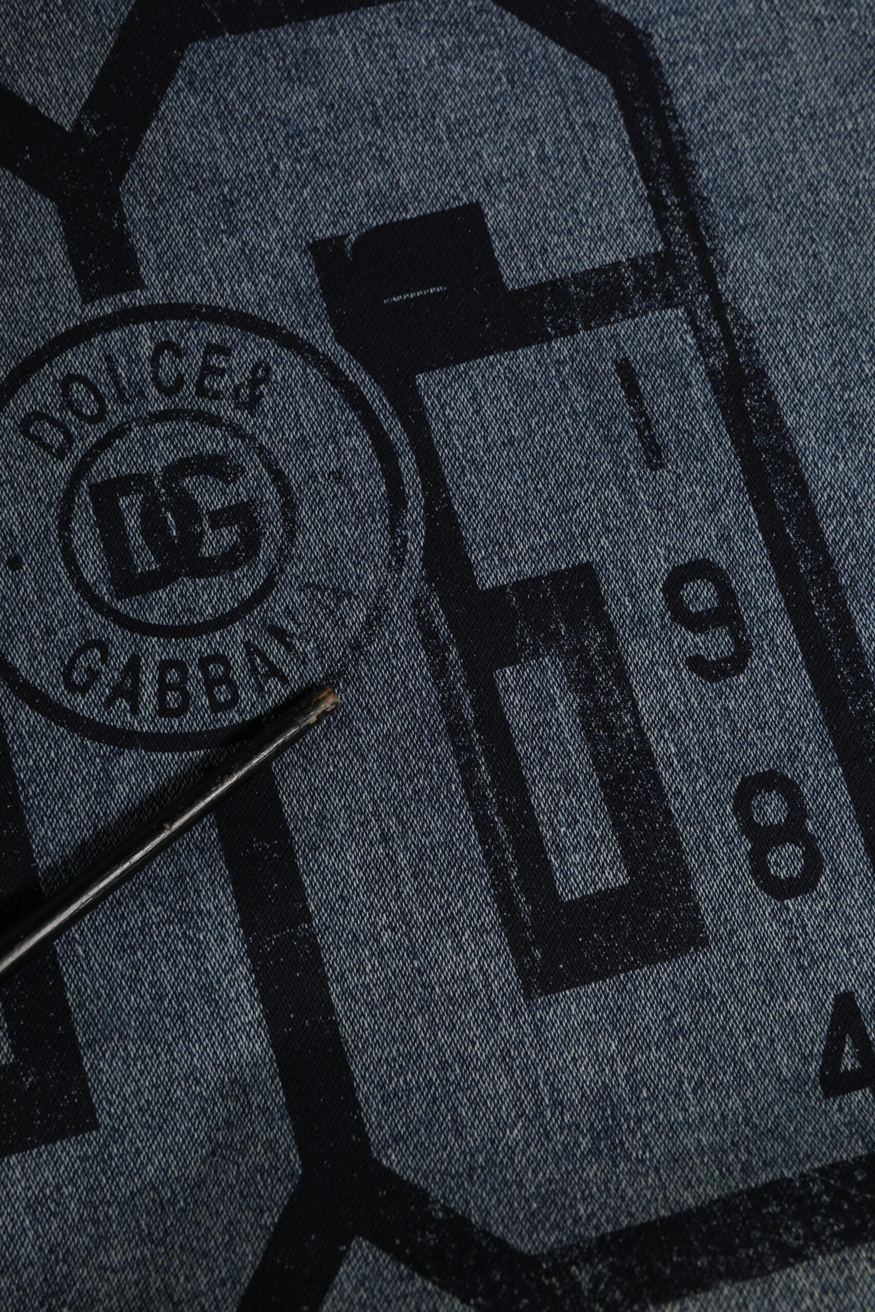 Sweat à capuche en coton bleu Dolce & Gabbana avec logo, pull confortable et tendance pour homme ou femme.