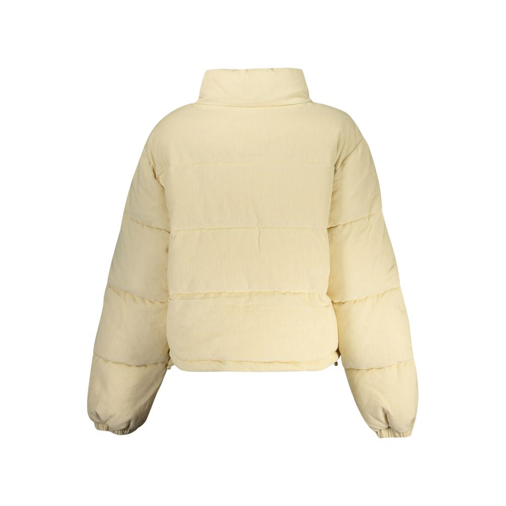 Veste pour femmes Guess Jeans beige en polyester, coupe décontractée et style moderne, visible sur l'image.