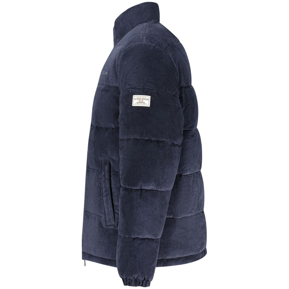 Veste en polyester bleu pour homme de la marque Guess Jeans, style décontracté avec fermeture éclair et poches latérales.