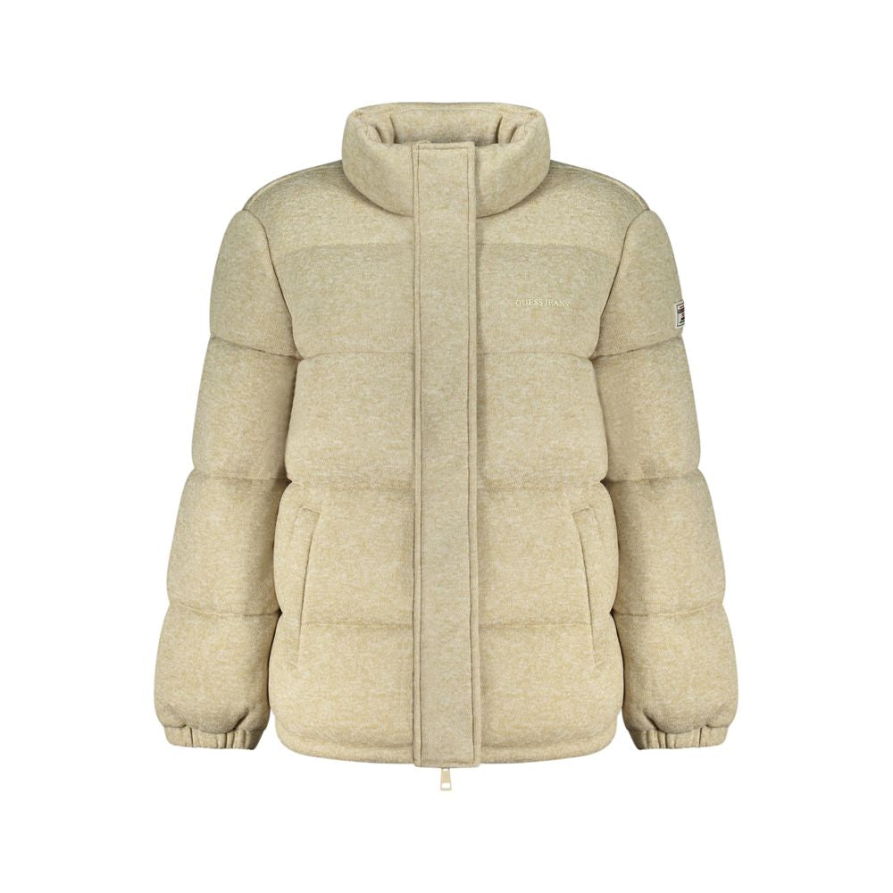 Veste en polyester beige pour femmes de la marque Guess Jeans, coupe décontractée et détails modernes visibles sur l'image.