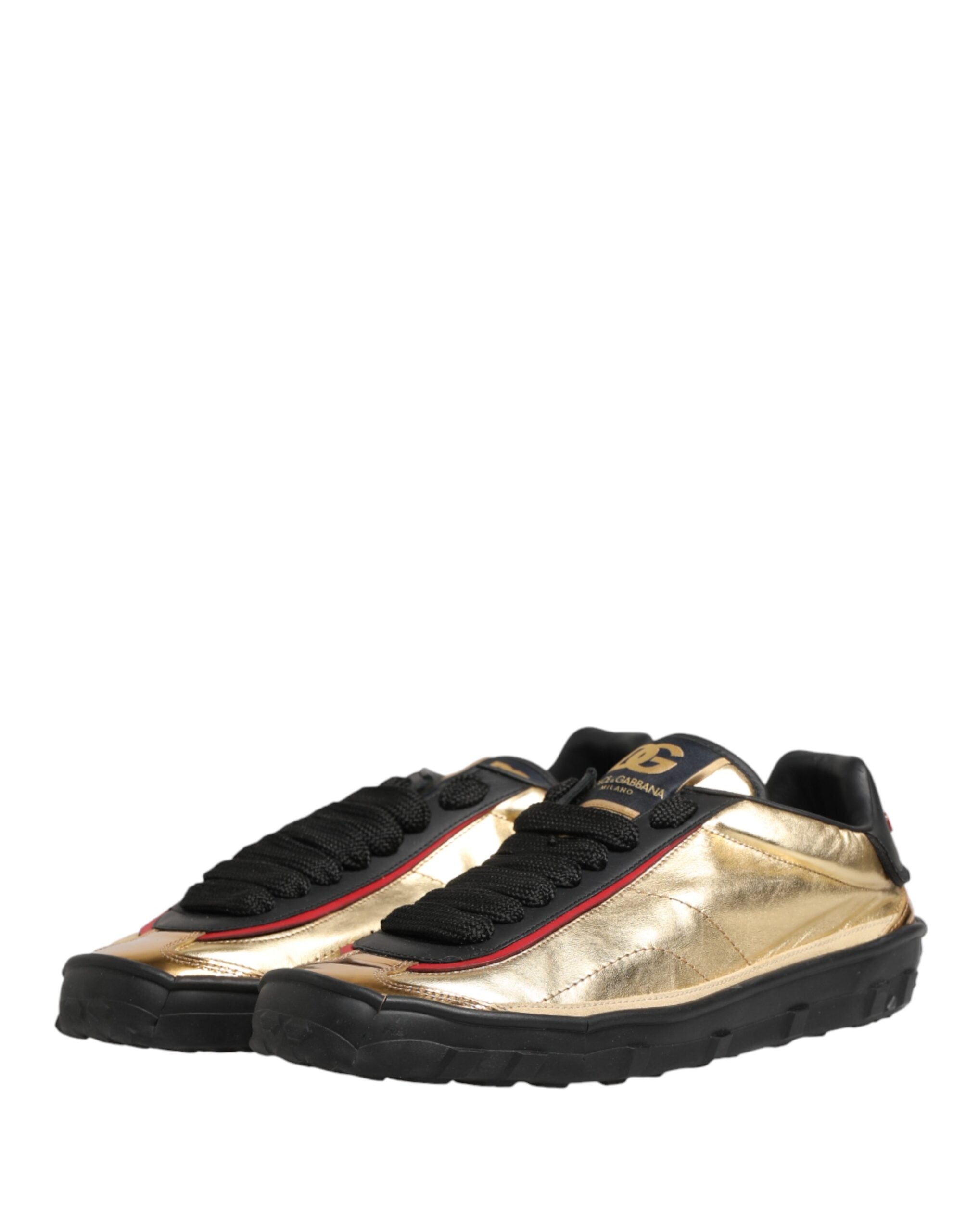 Chaussures sneakers Dolce & Gabbana Old Runner multicolores avec lacets, vue en gros plan, style sportif et tendance.