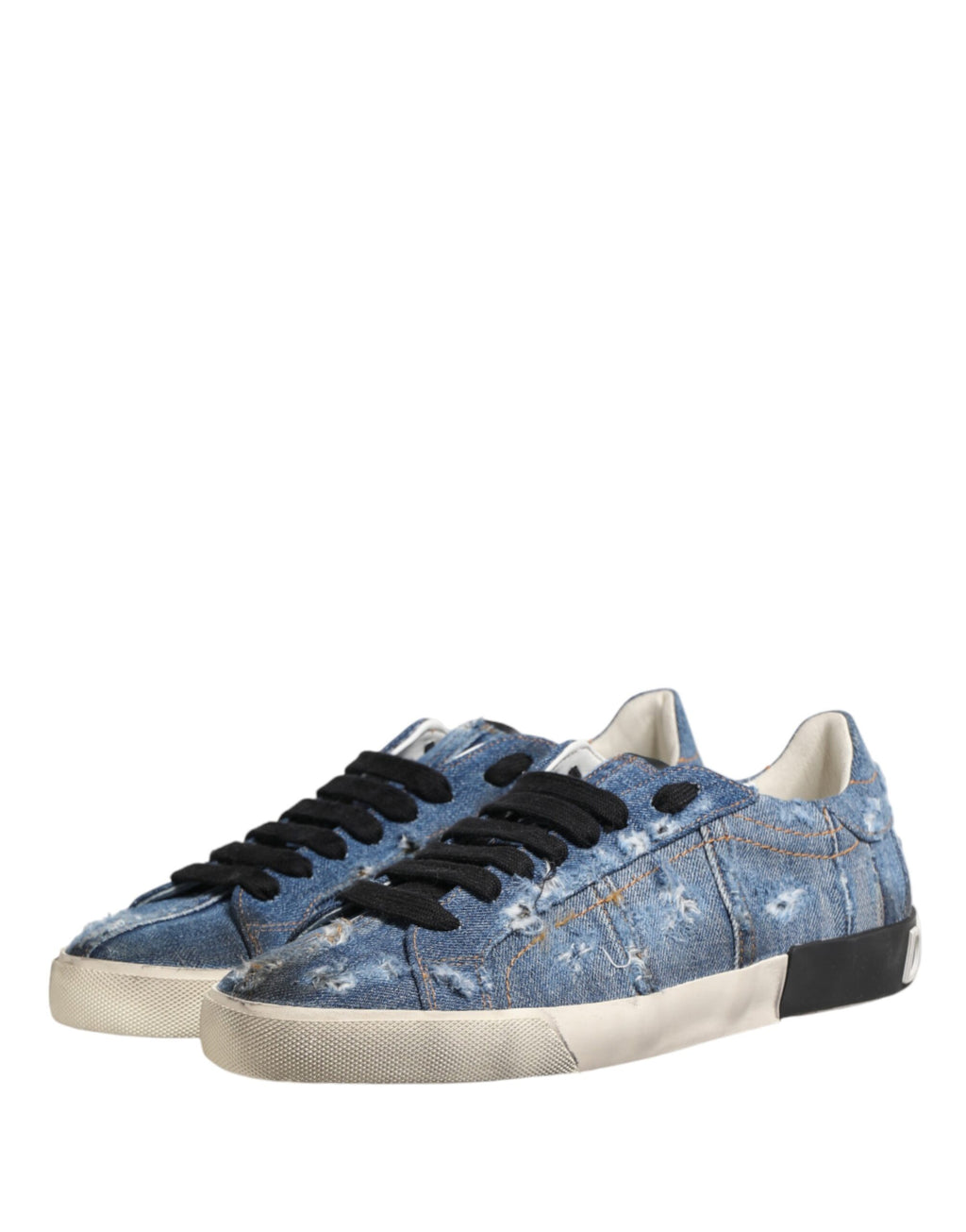 Chaussures sneakers basses en denim bleu déchiré de Dolce & Gabbana, style décontracté et tendance.