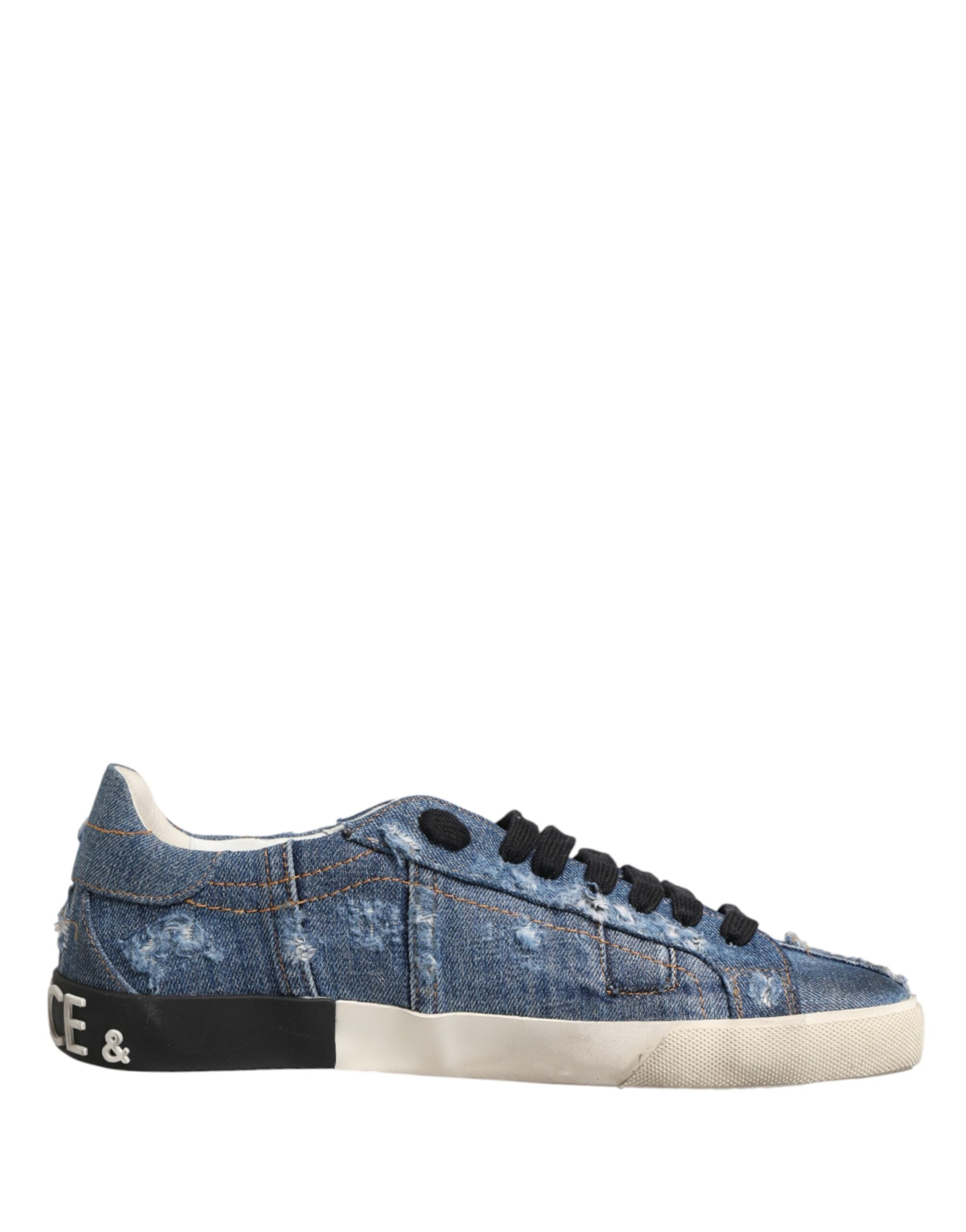 Chaussures sneakers basses en jean déchiré bleu Dolce & Gabbana, style décontracté et tendance, vue de face.