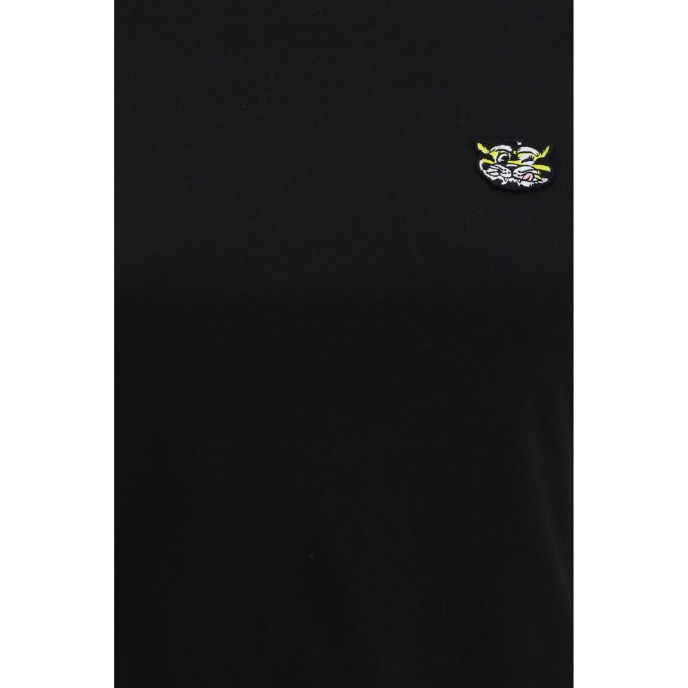 T-shirt noir en coton de la marque Kenzo, affichant un design simple et élégant, porté par un mannequin.
