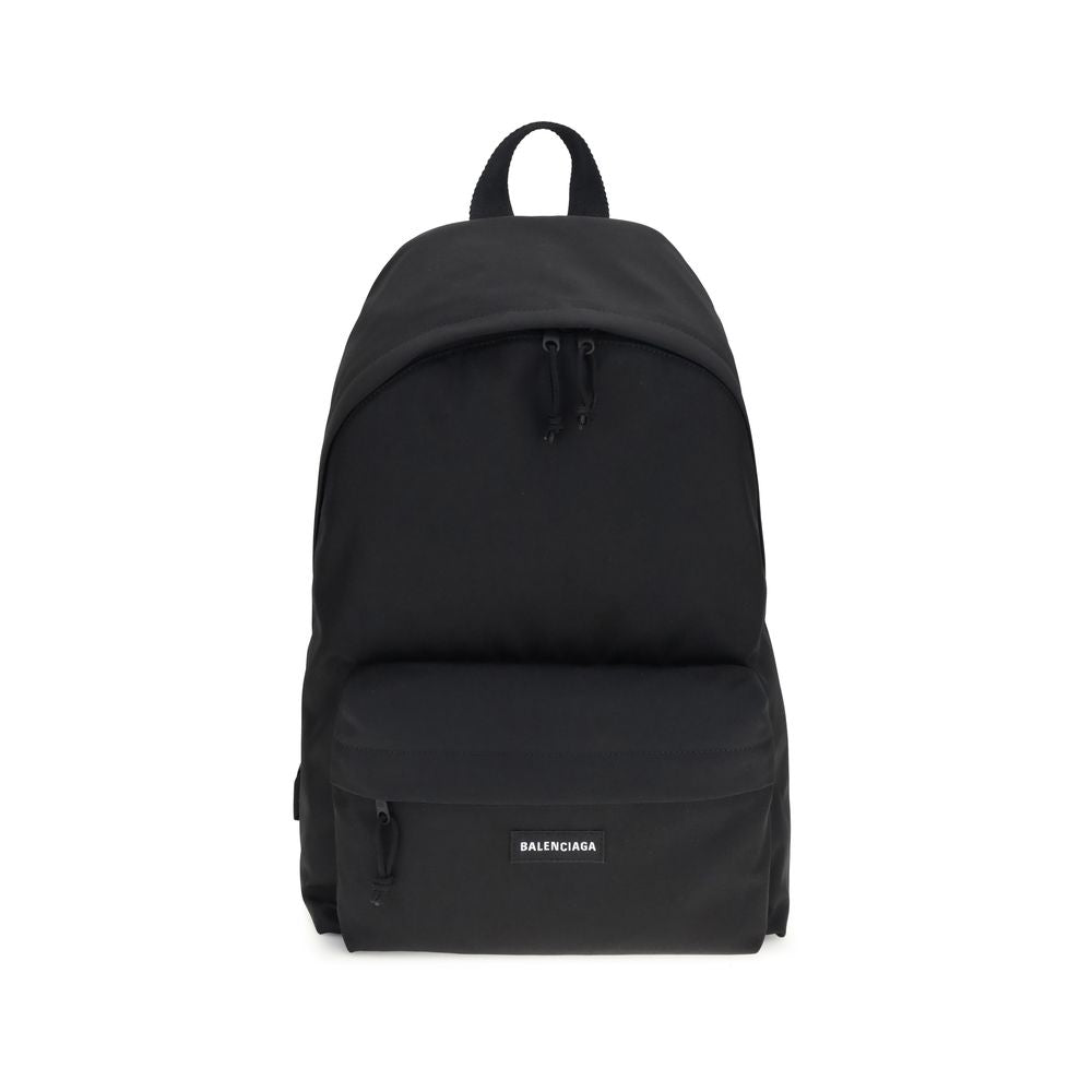 Sac à dos en polyamide noir Balenciaga avec logo discret, poche zippée et bretelles réglables.