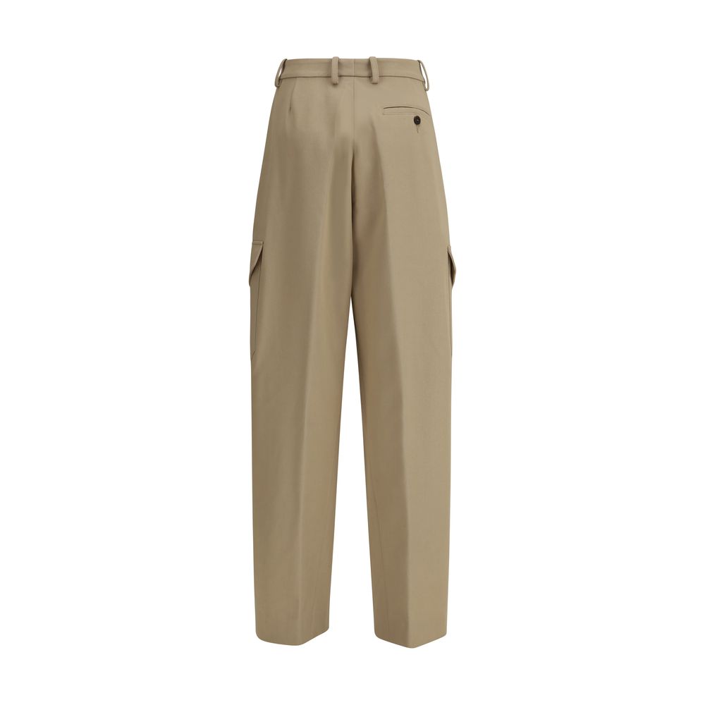 Pantalons cargo beige en coton de Givenchy, look décontracté avec poches latérales, vue de face sur un fond neutre.